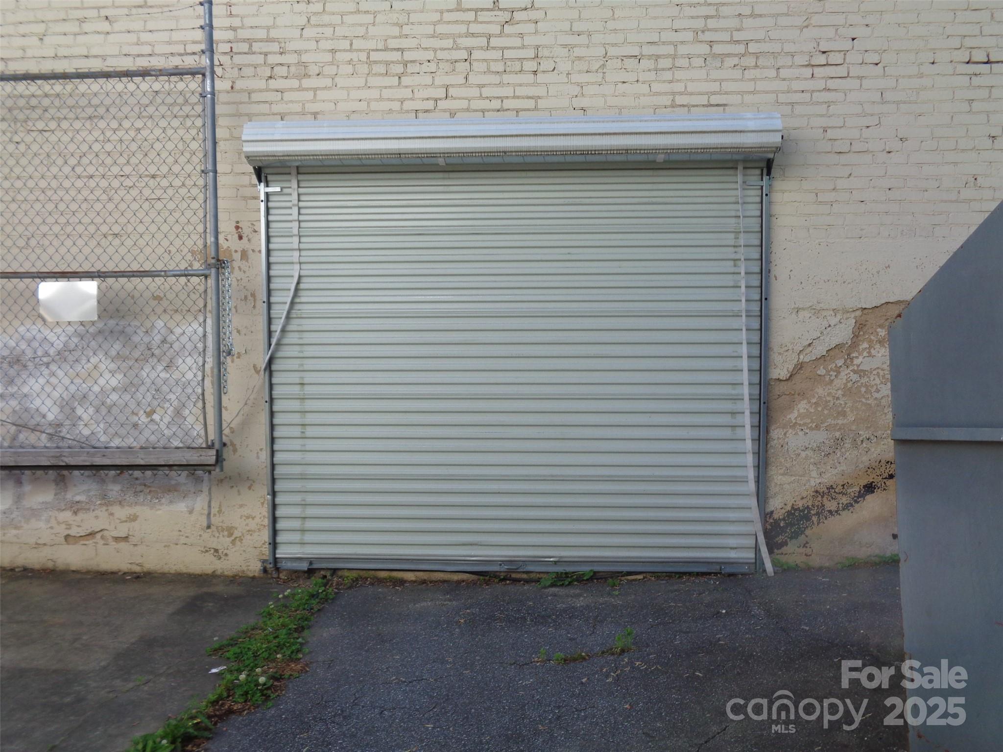 95 W Henderson Street Property Photo 10