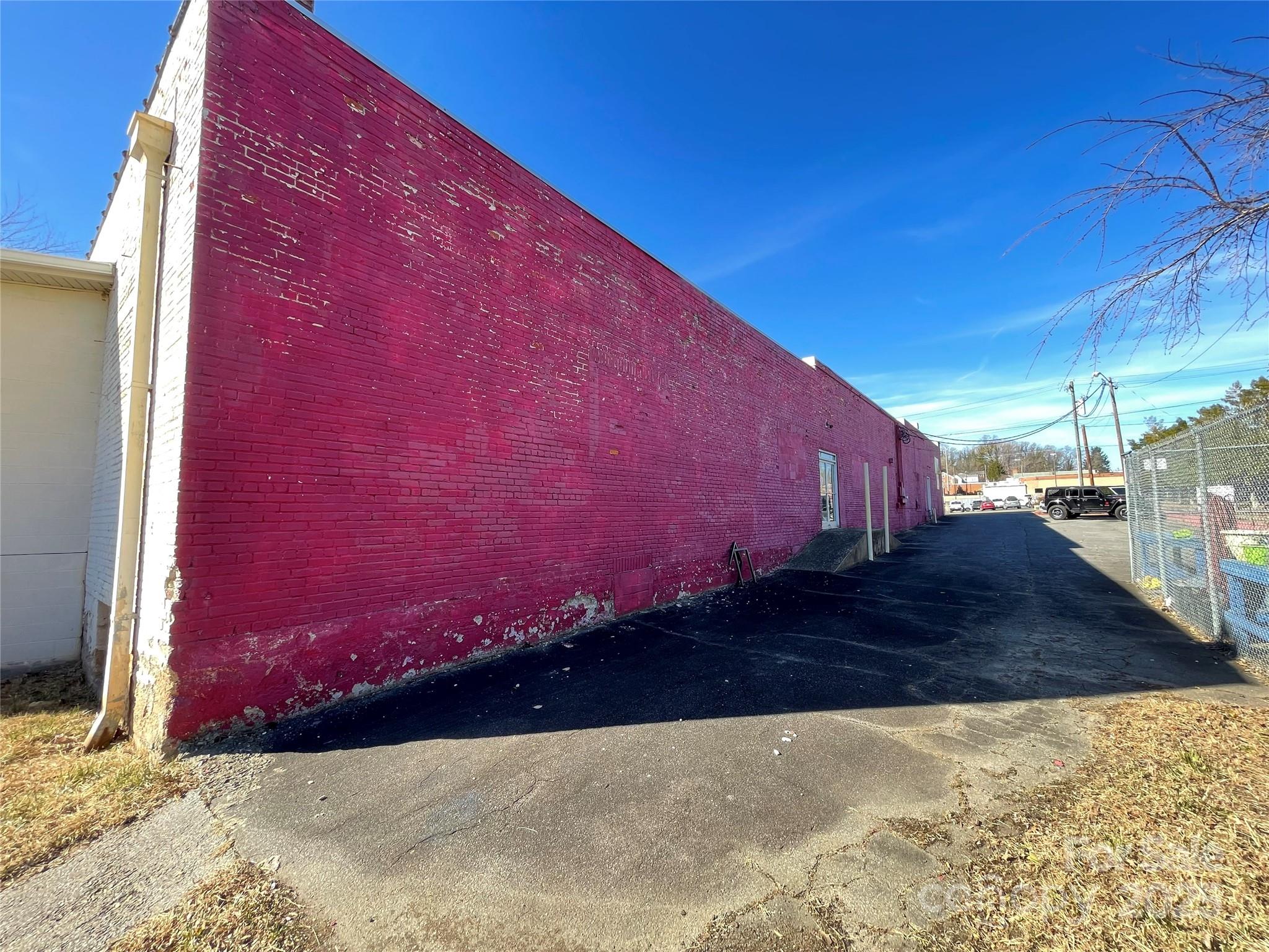 95 W Henderson Street Property Photo 13
