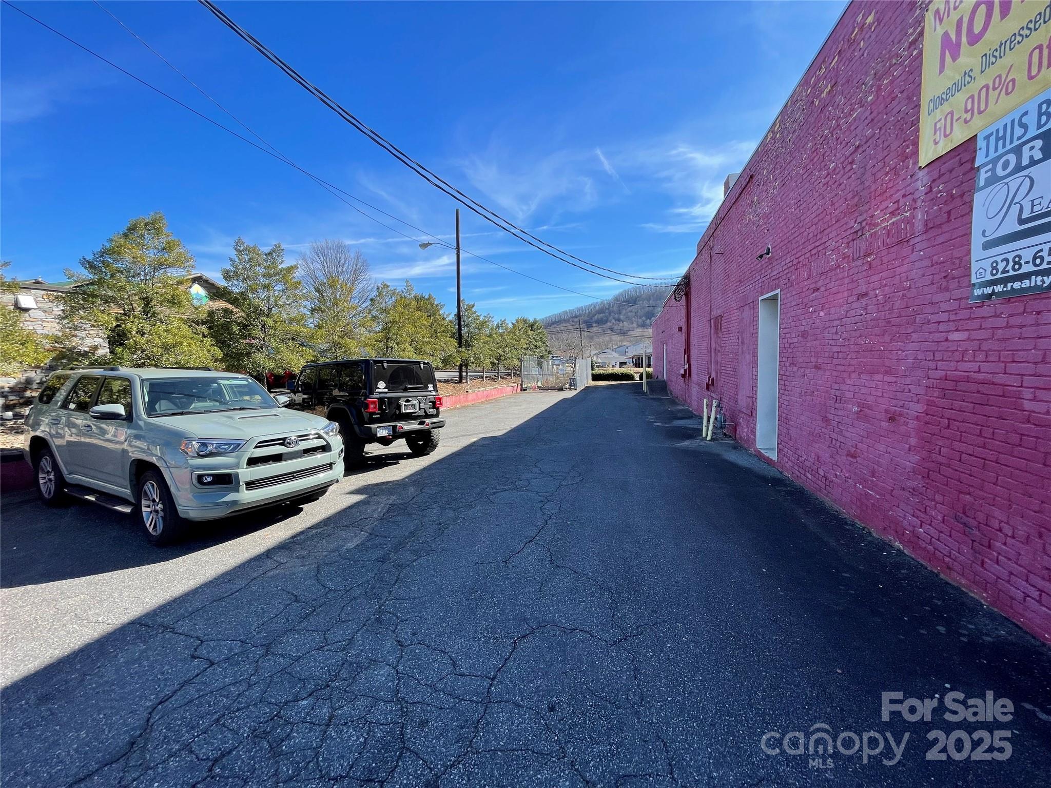 95 W Henderson Street Property Photo 15