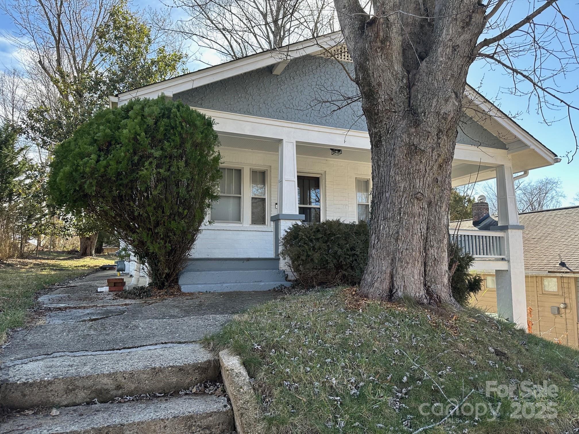 108 Salola Street Property Photo