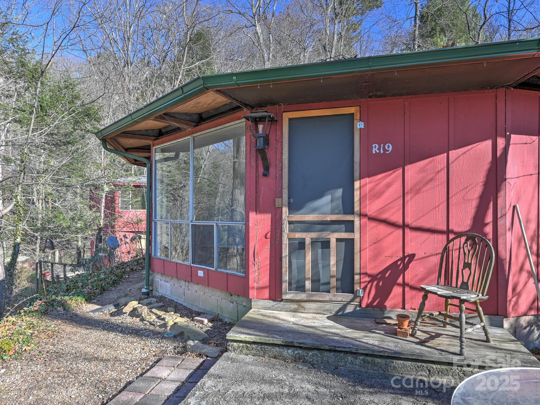 25 Howland Road Property Photo