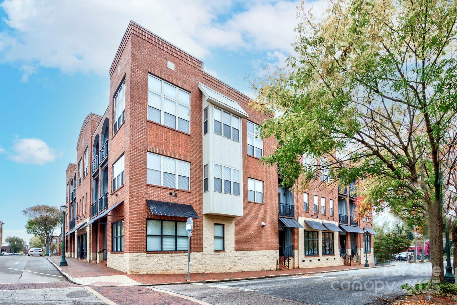119 S Lee Street Property Photo 1