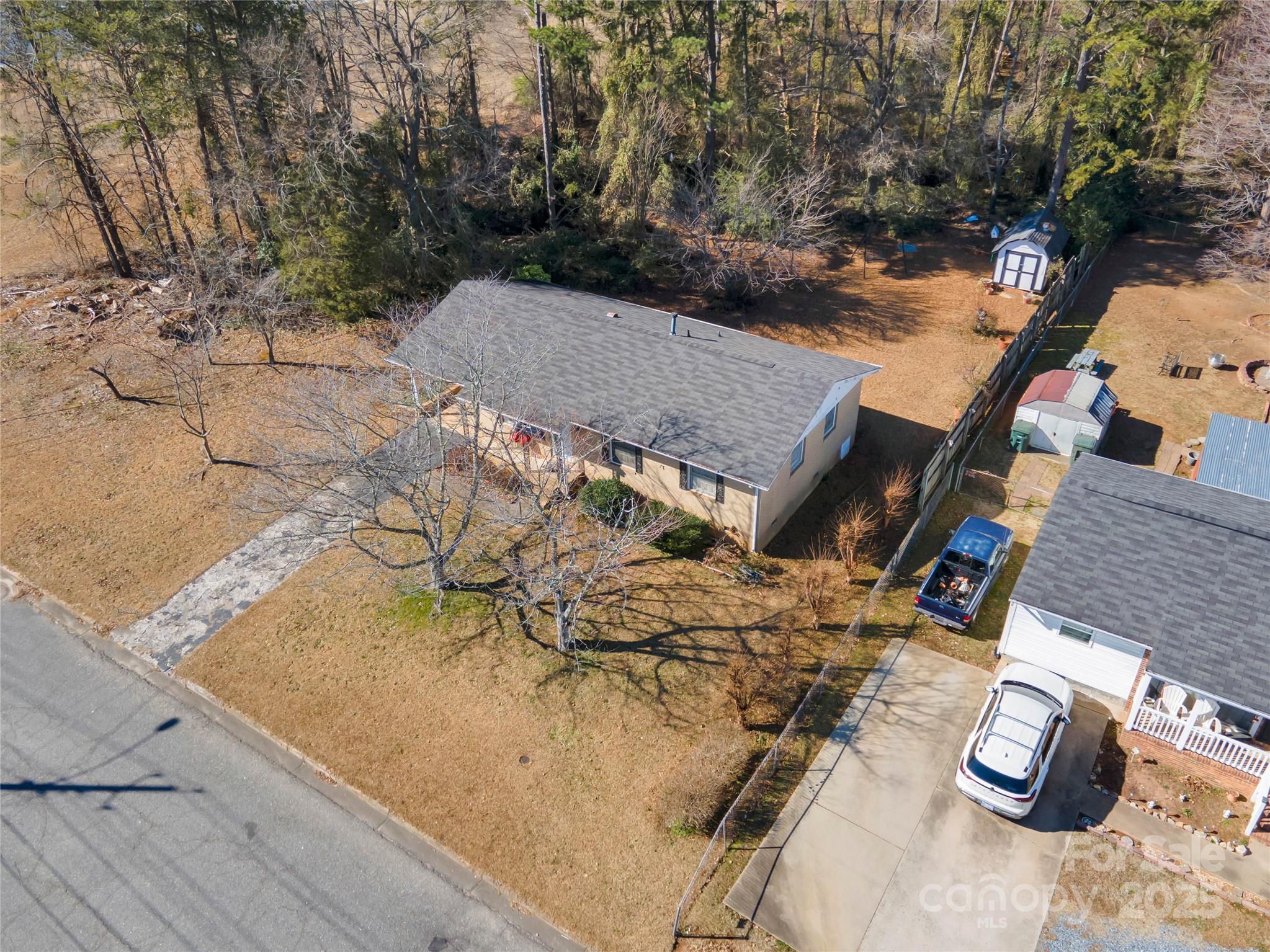619 Efird Street Property Photo