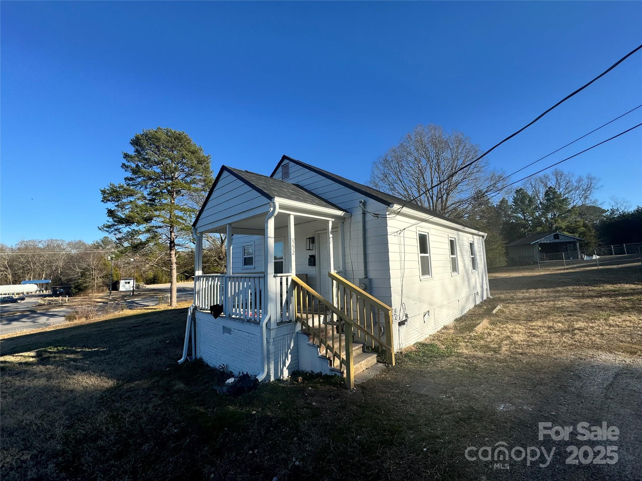 552 6th Street Property Photo