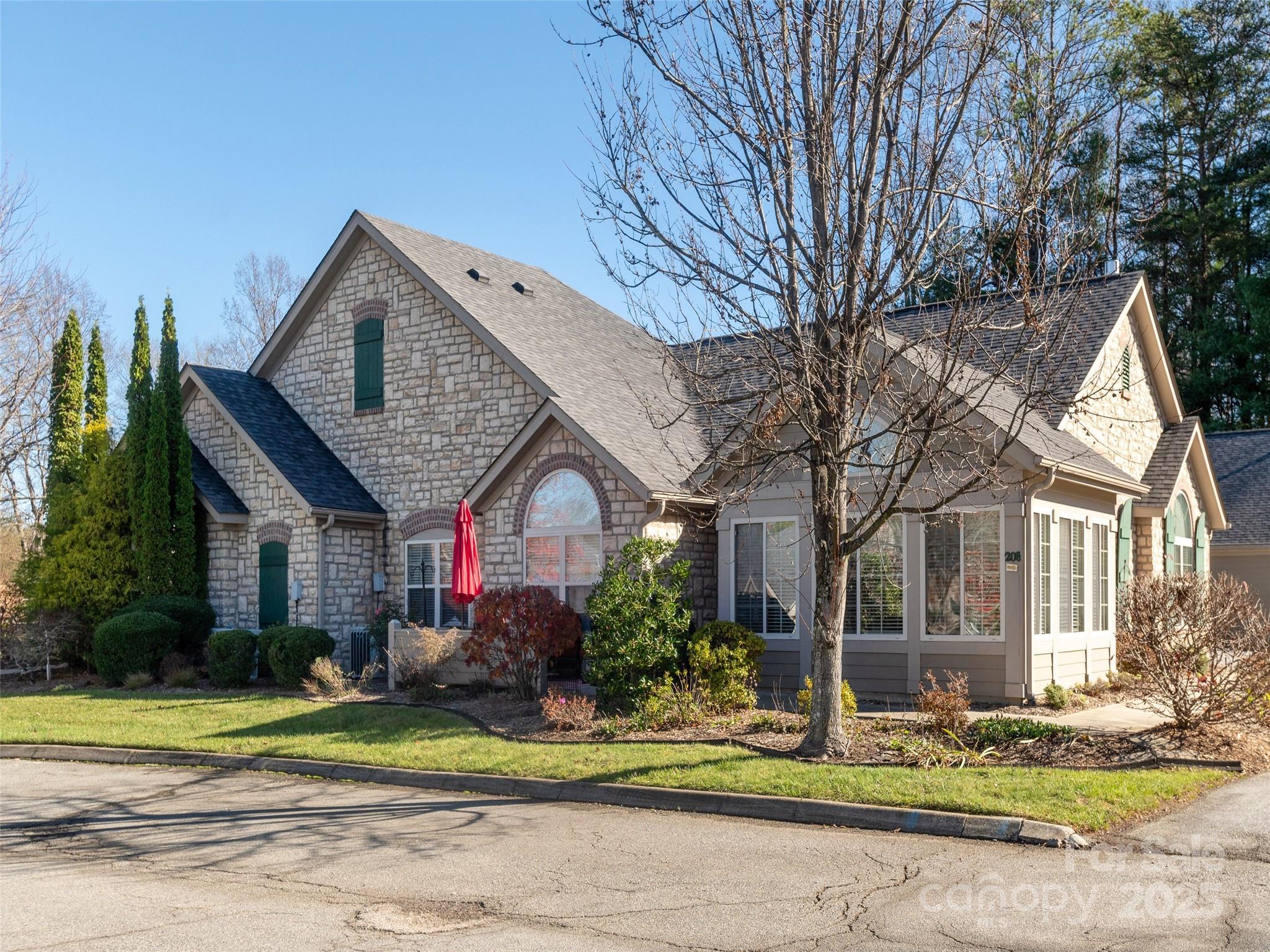 206 Summerfield Place Property Photo