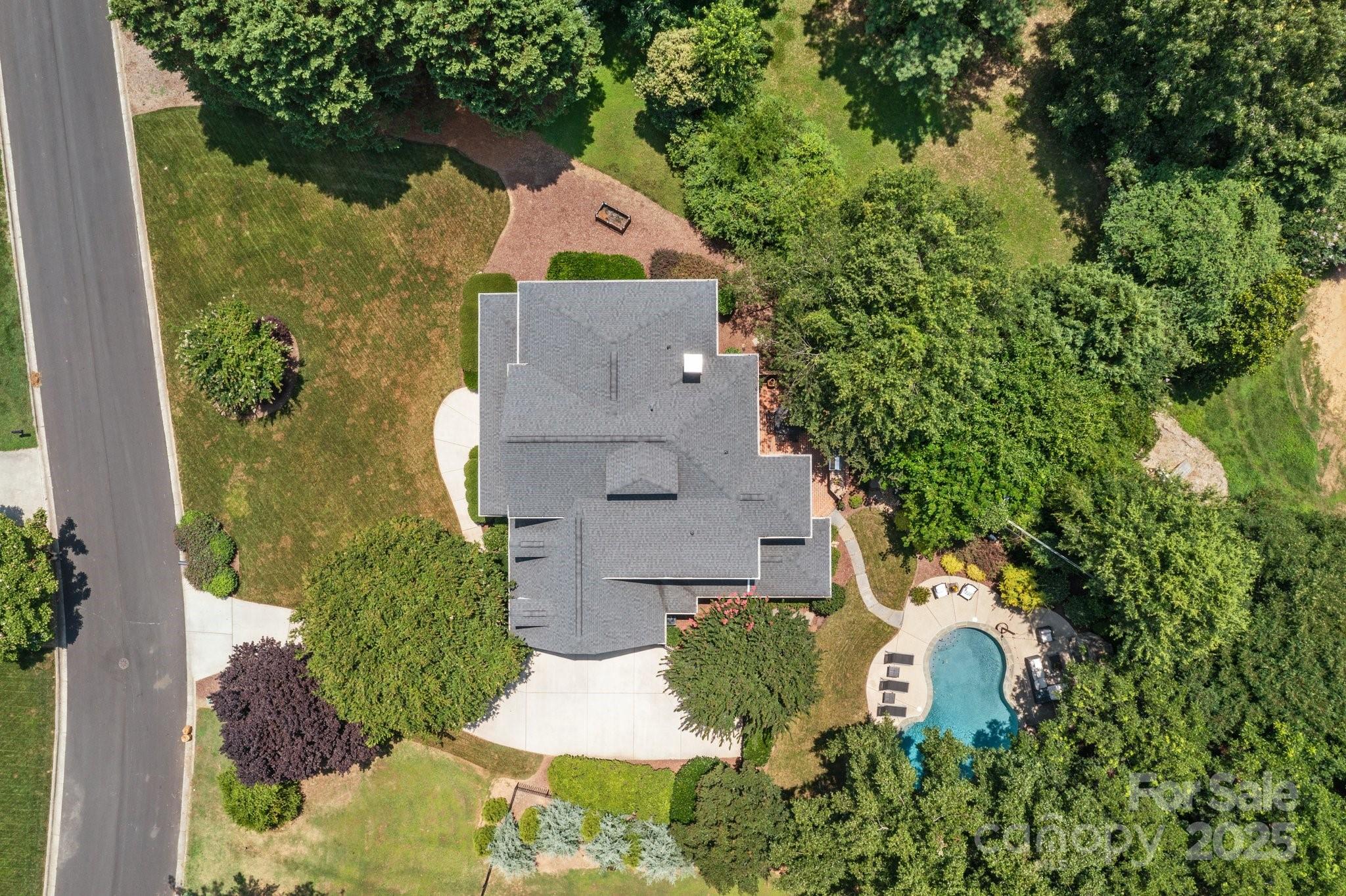 110 Lynbrook Drive Property Photo 2