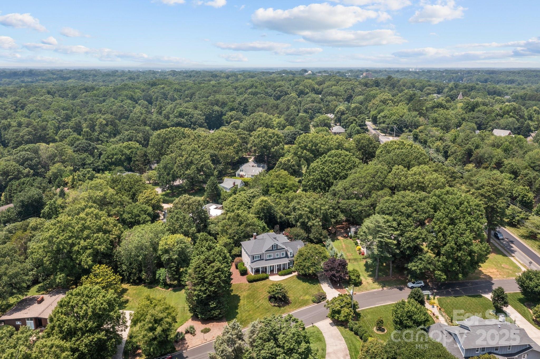 110 Lynbrook Drive Property Photo 3