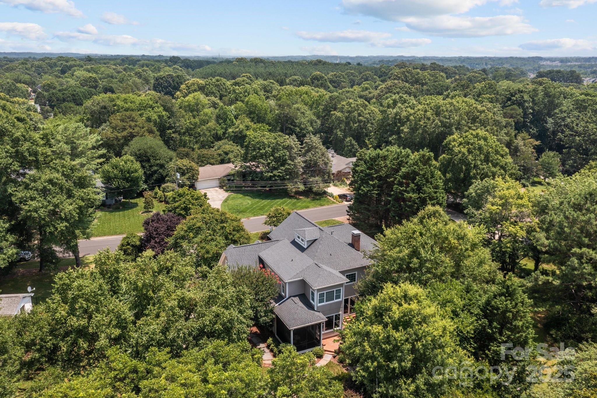 110 Lynbrook Drive Property Photo 4