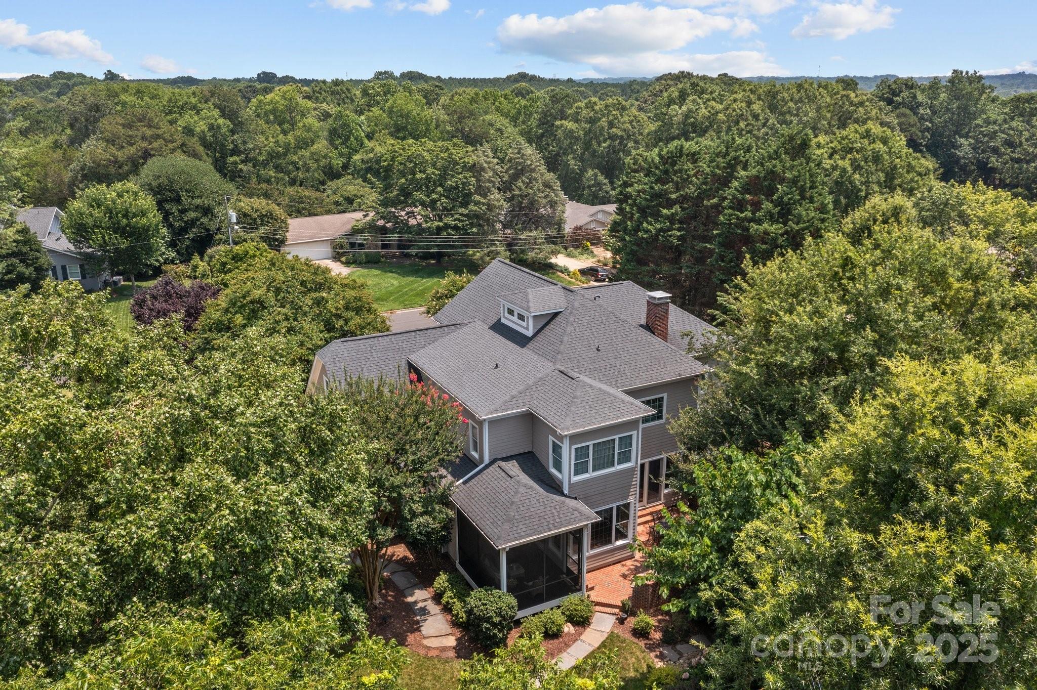 110 Lynbrook Drive Property Photo 5