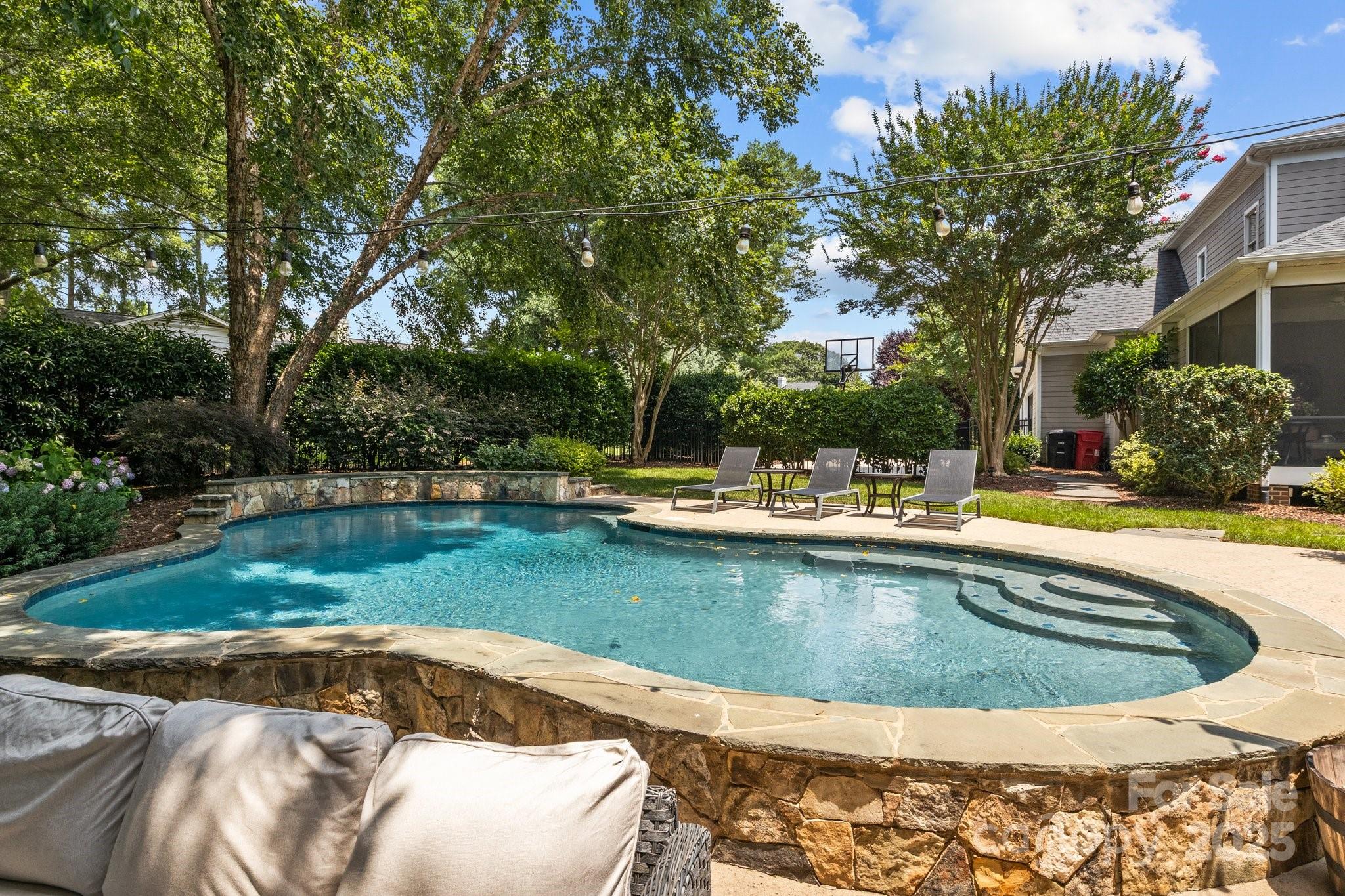 110 Lynbrook Drive Property Photo 9