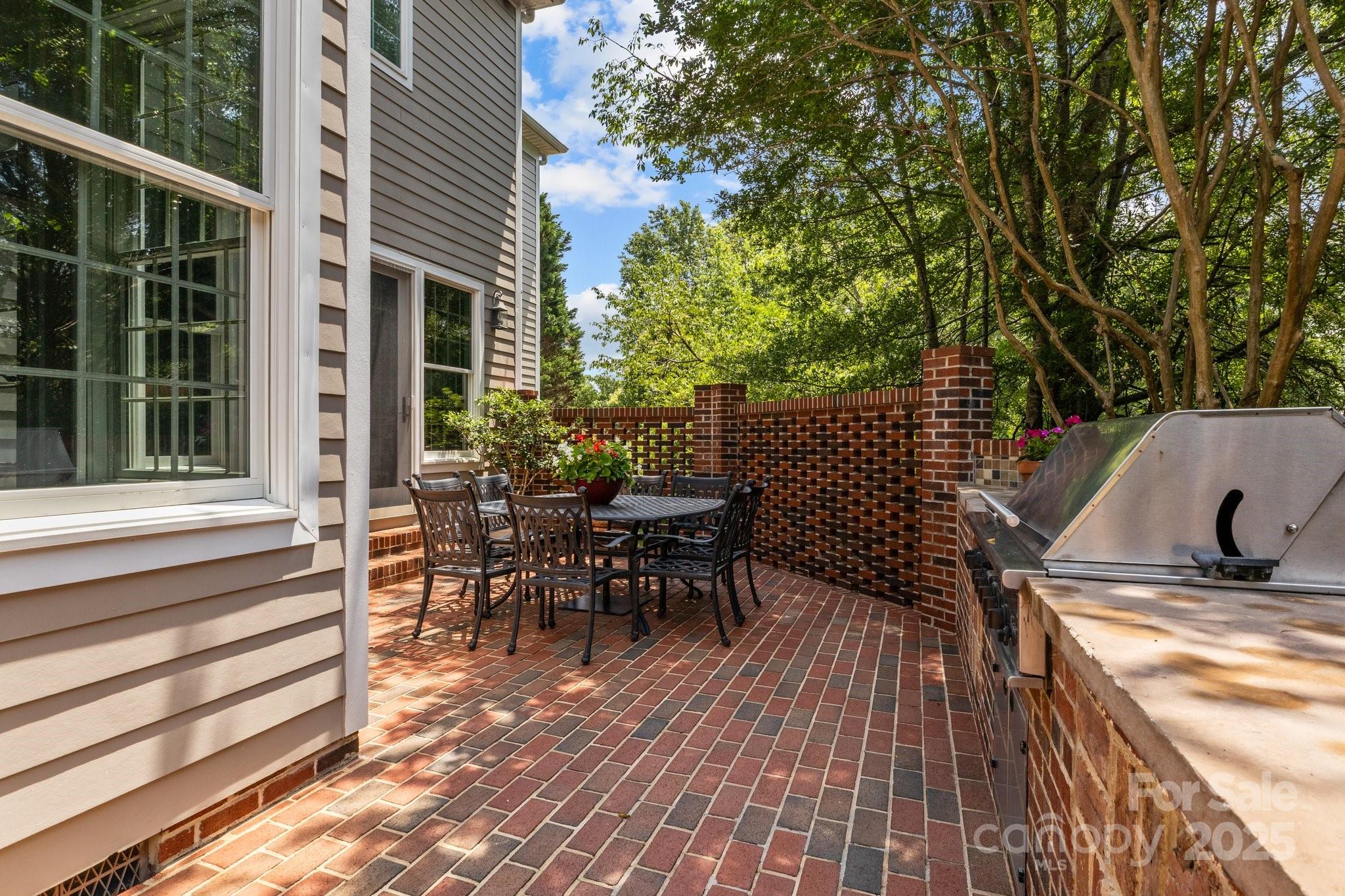 110 Lynbrook Drive Property Photo 10