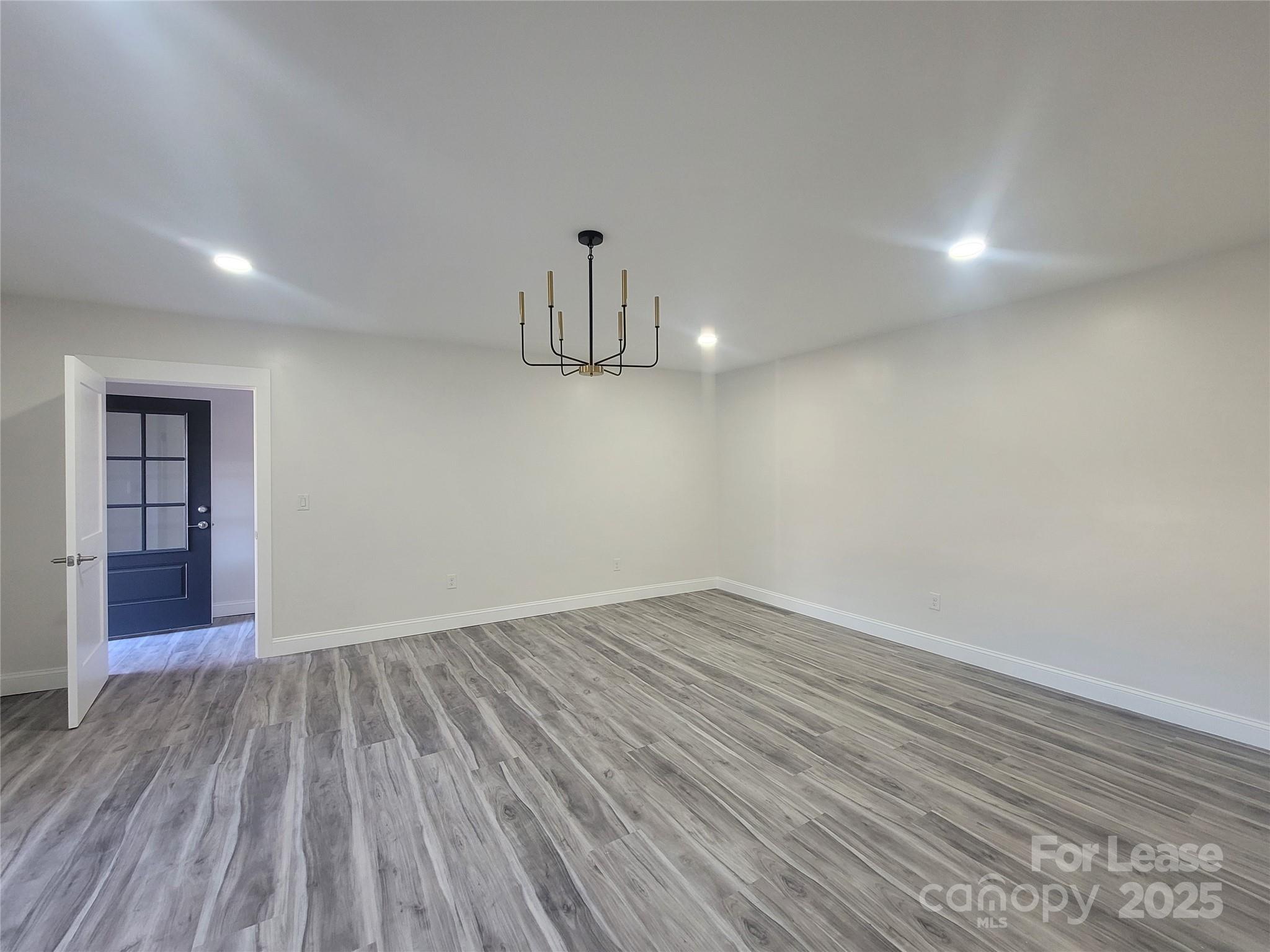 109 E Charlotte Avenue Property Photo 3