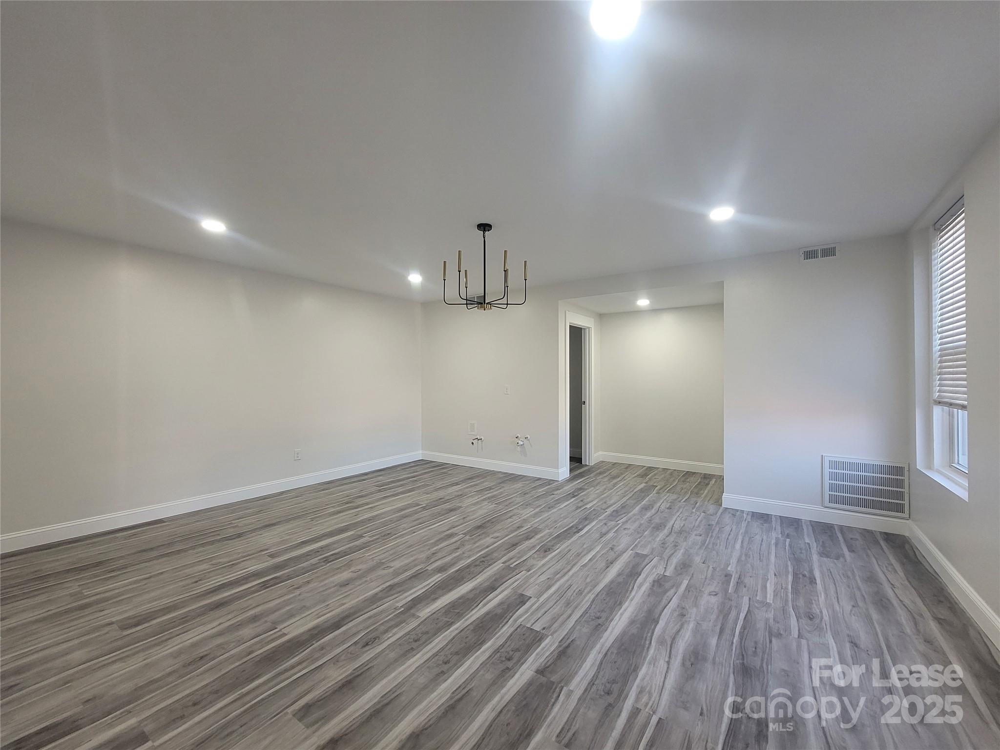 109 E Charlotte Avenue Property Photo 4
