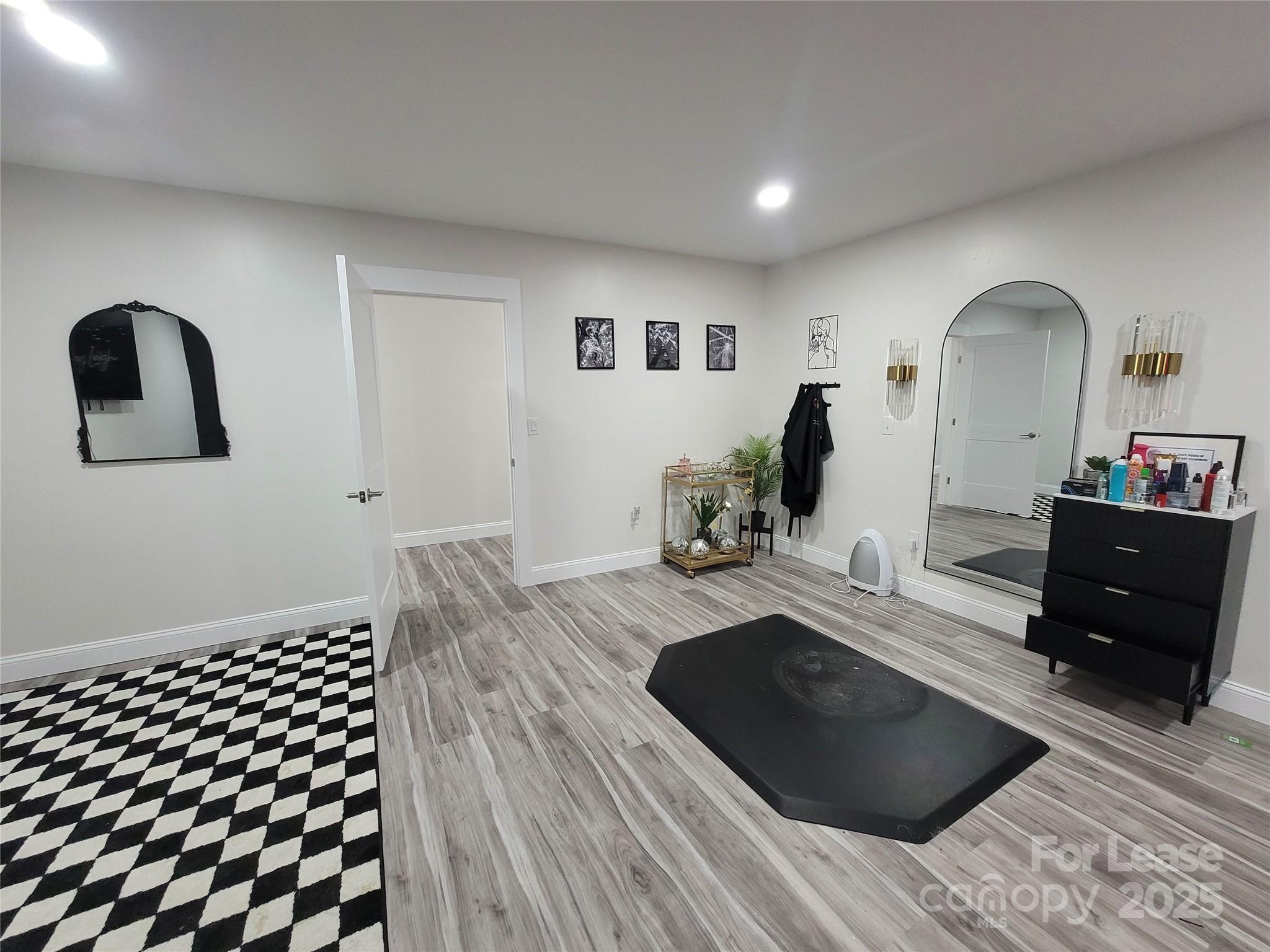 109 E Charlotte Avenue Property Photo 8