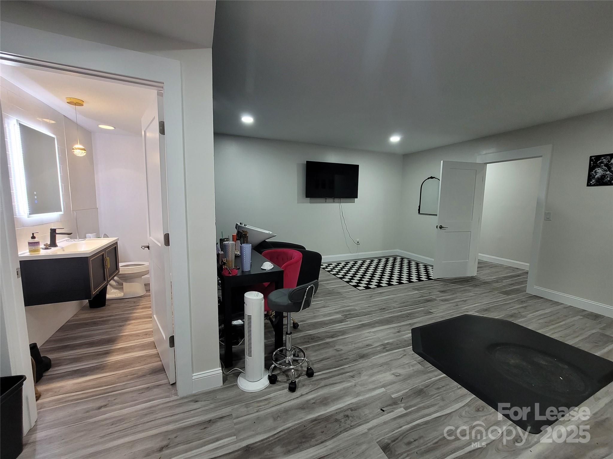 109 E Charlotte Avenue Property Photo 9