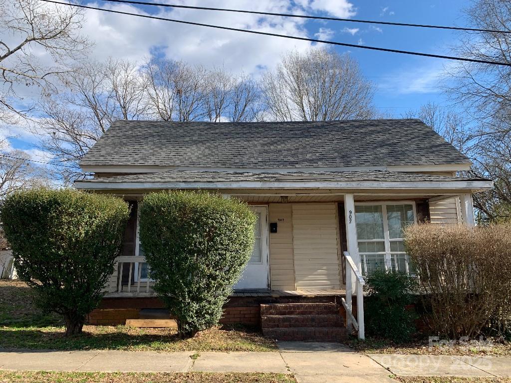 907 Sioux Street Property Photo