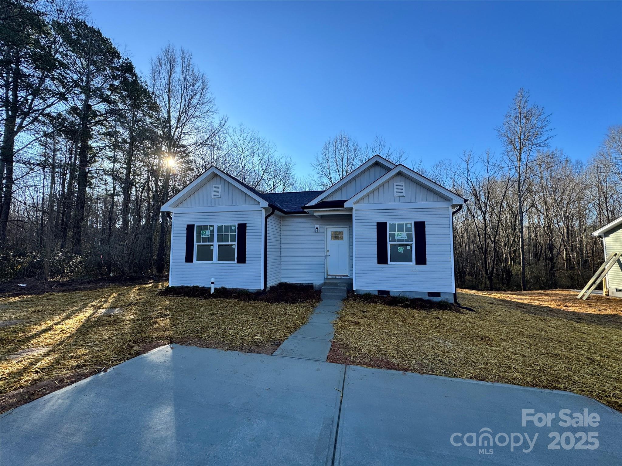 703 Queens Court Property Photo