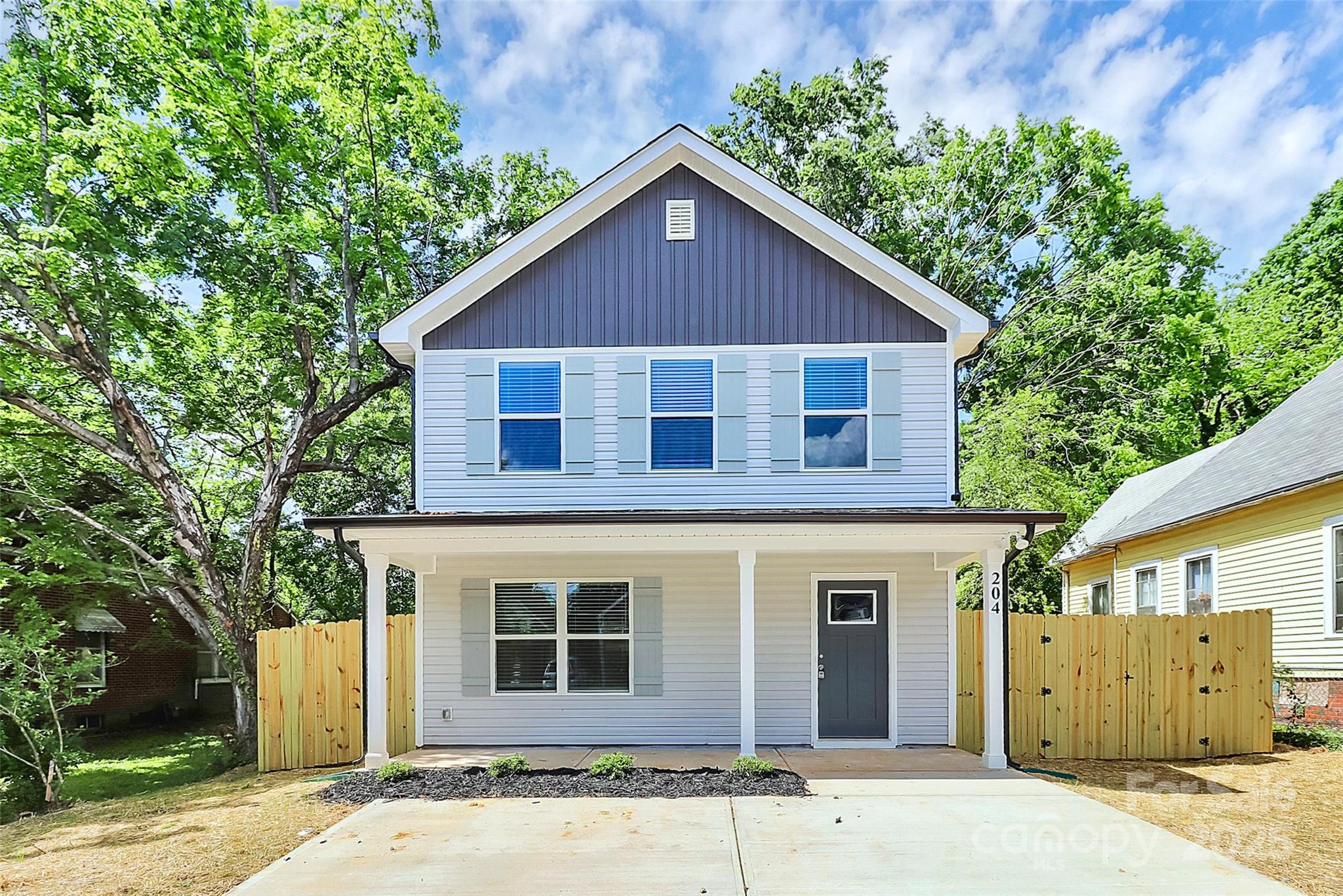 204 N Yadkin Avenue Property Photo