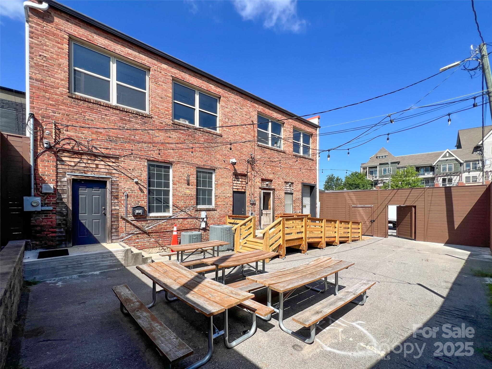 99999 Broadway Street Property Photo 8
