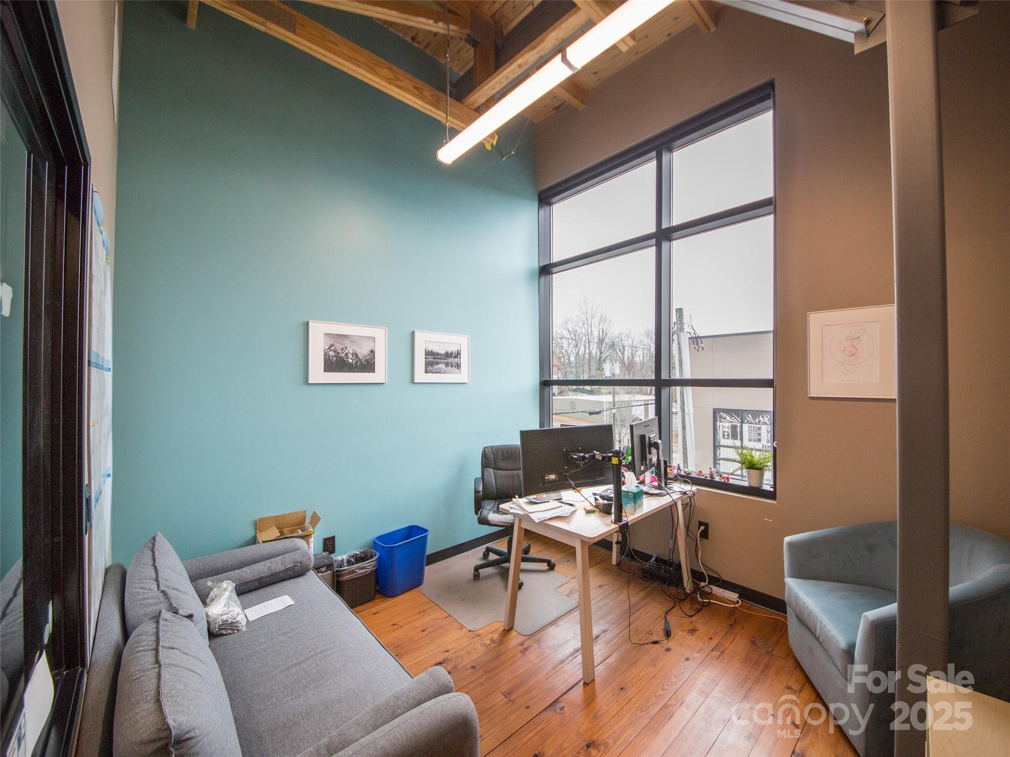 99999 Broadway Street Property Photo 15