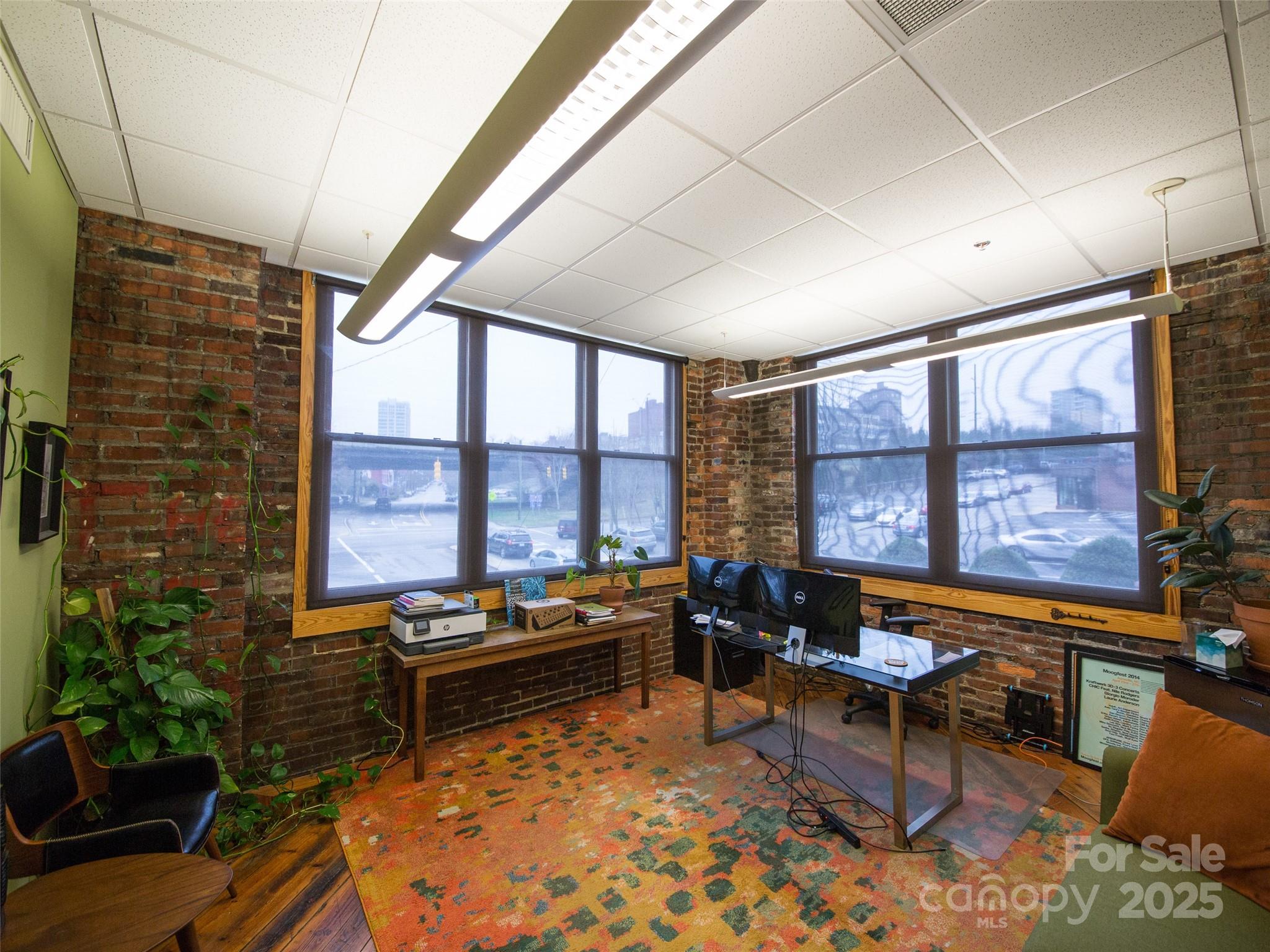 99999 Broadway Street Property Photo 28