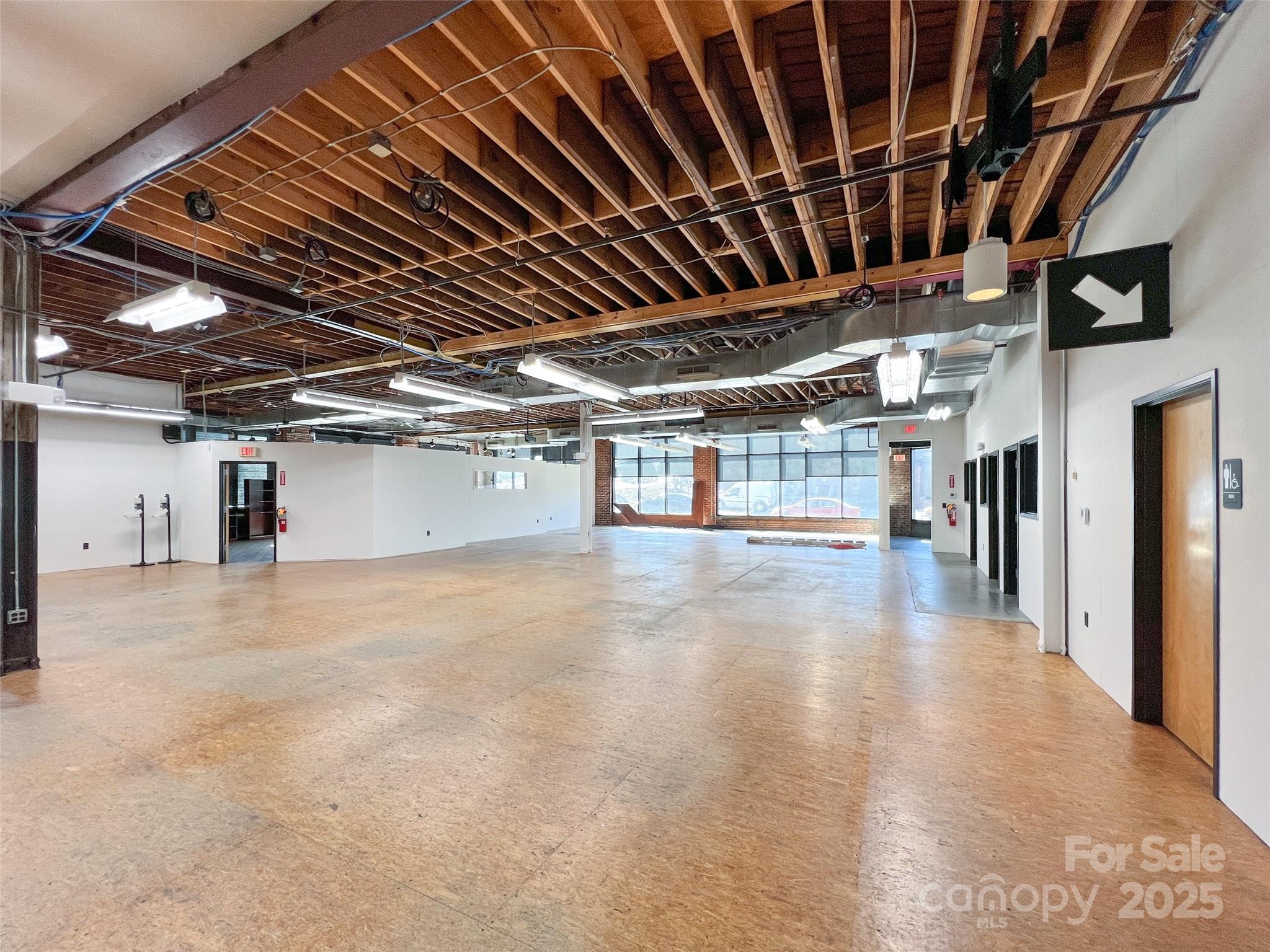 99999 Broadway Street Property Photo 37