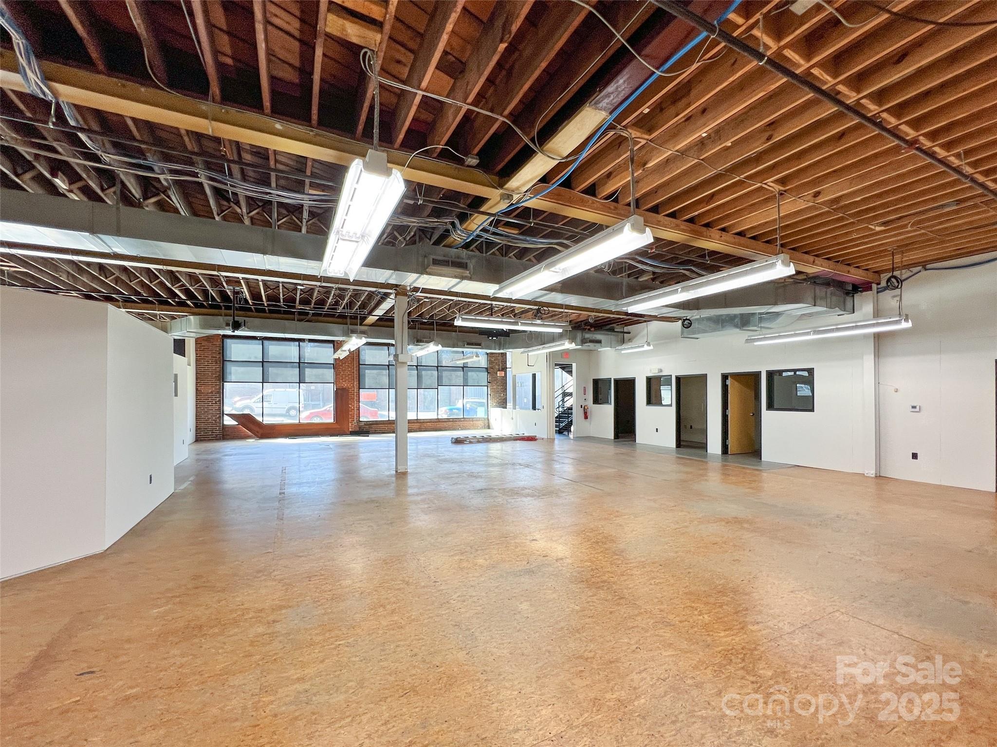99999 Broadway Street Property Photo 38