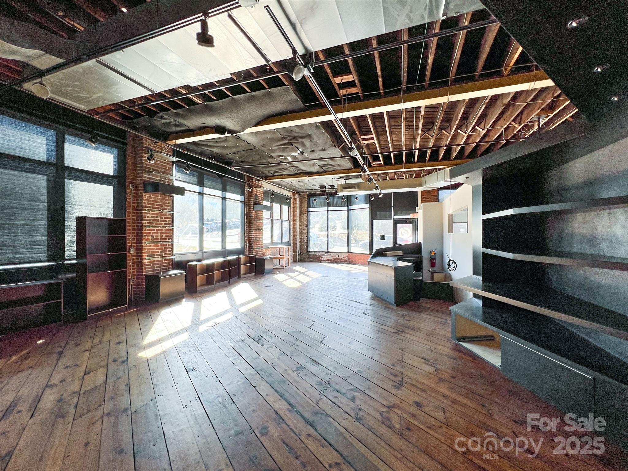 99999 Broadway Street Property Photo 39