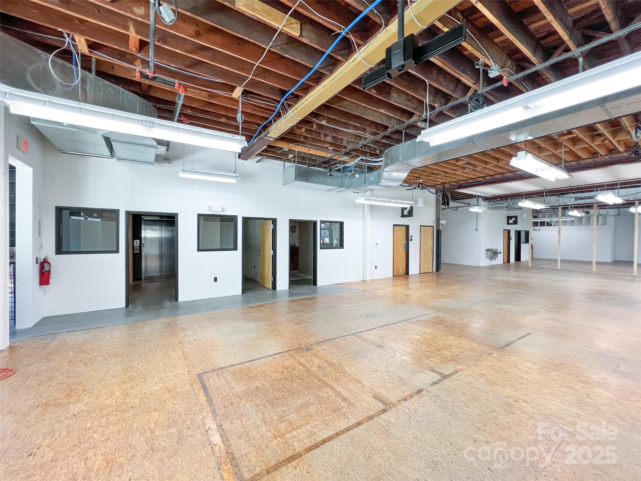 99999 Broadway Street Property Photo 41