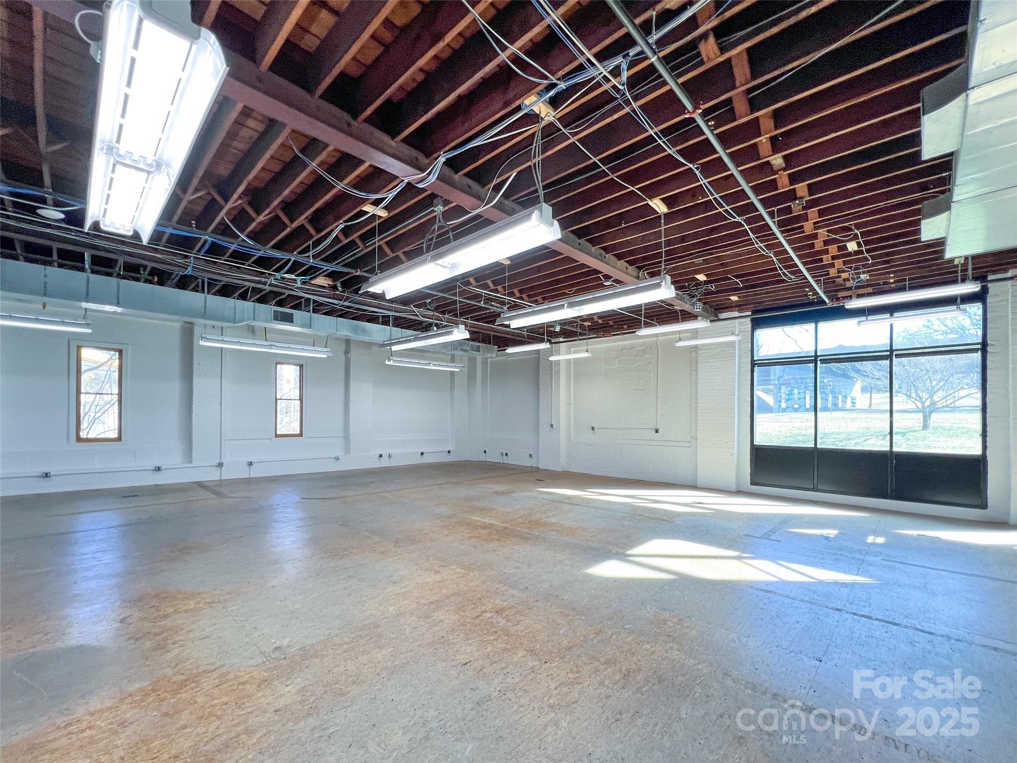 99999 Broadway Street Property Photo 42
