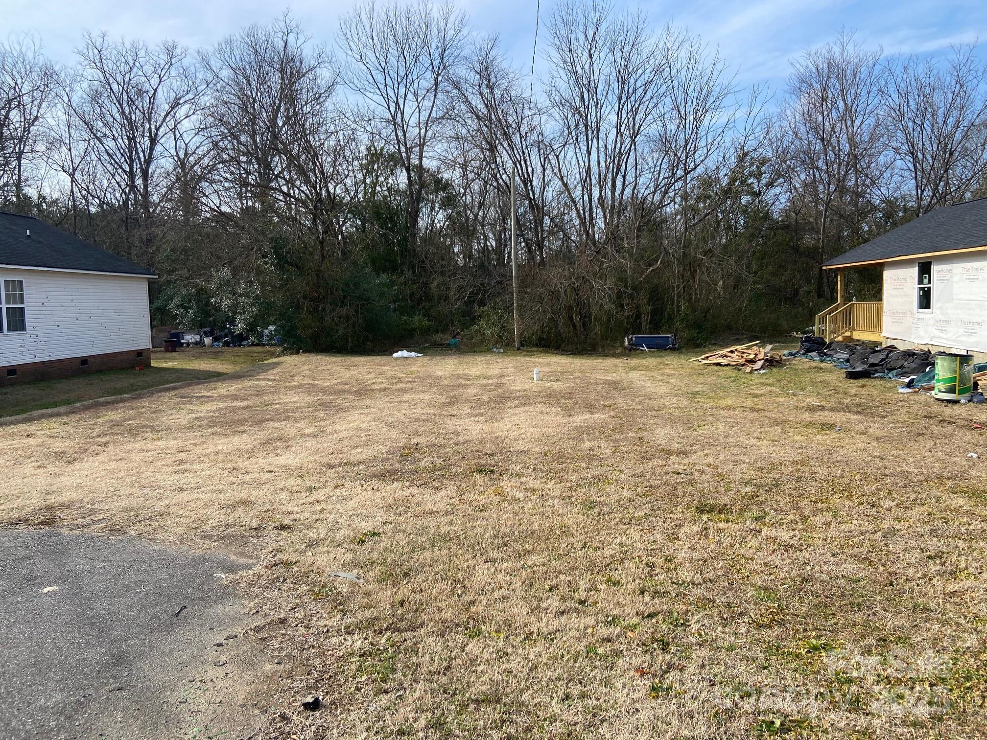 327 Baker Street Property Photo