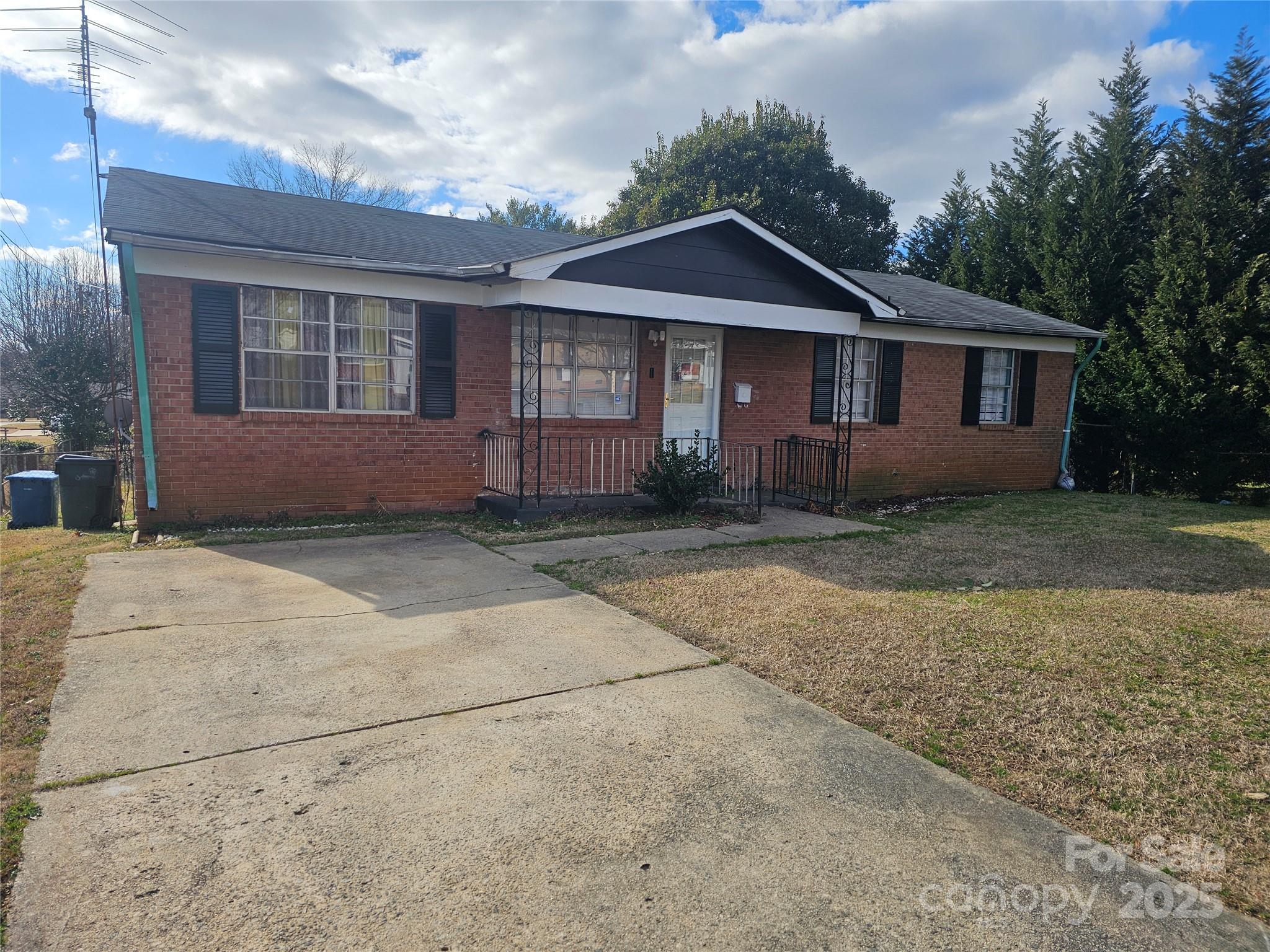 605 E Horah Street Property Photo