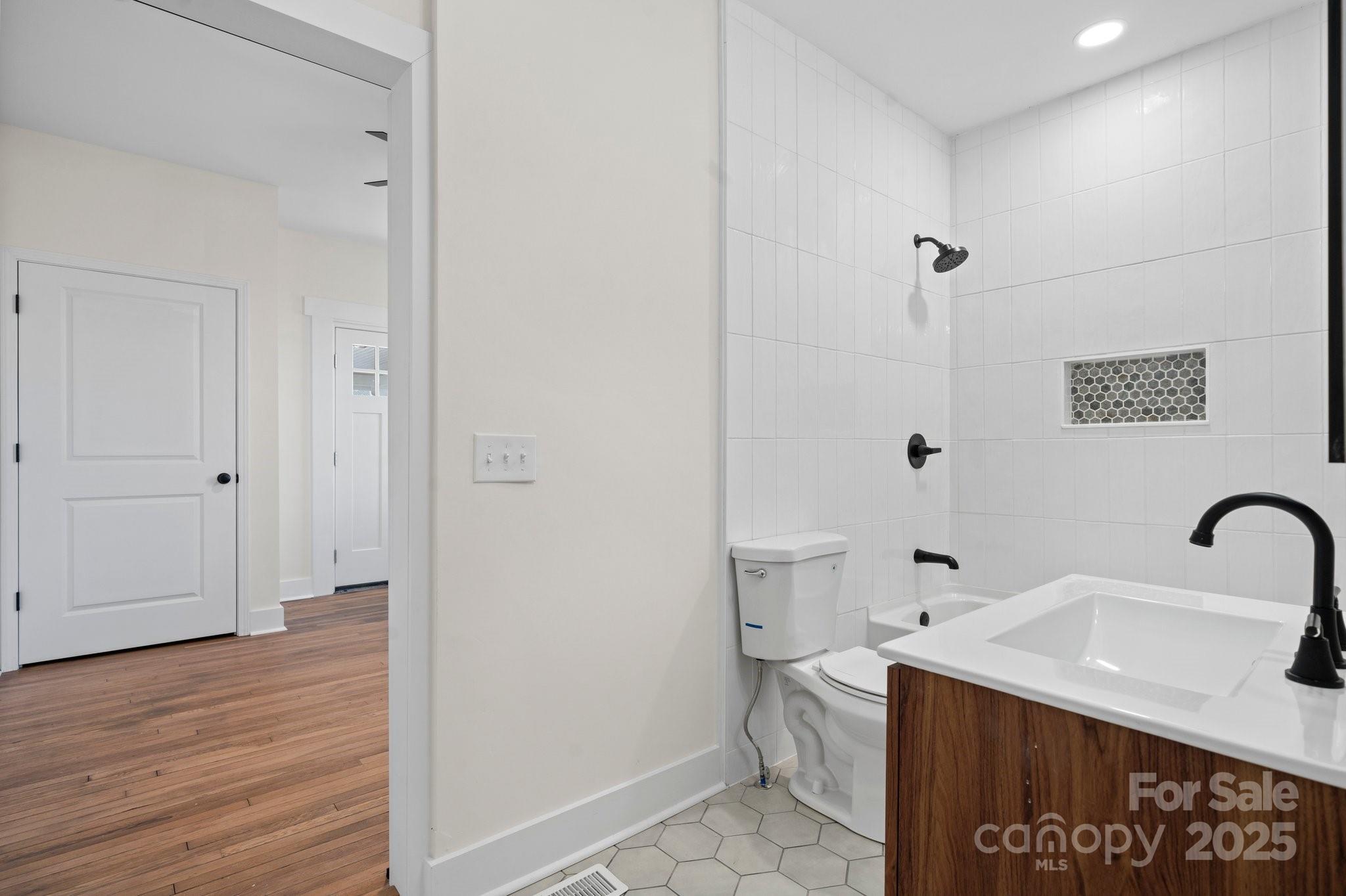 49 8th Street Property Photo 24