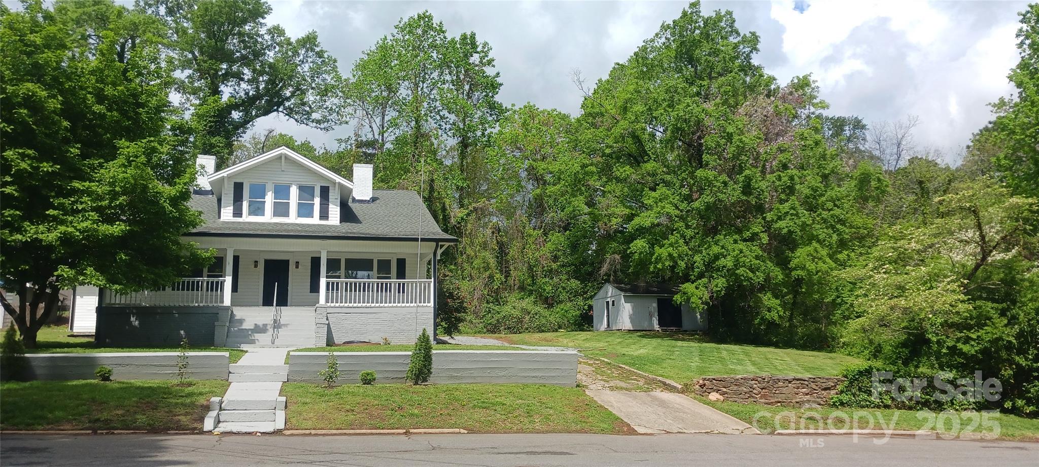 105 N Inman Avenue Property Photo 1