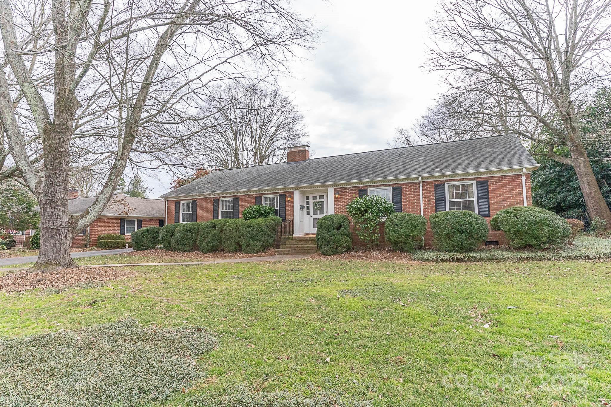 Armstrong Circle Real Estate Listings Main Image