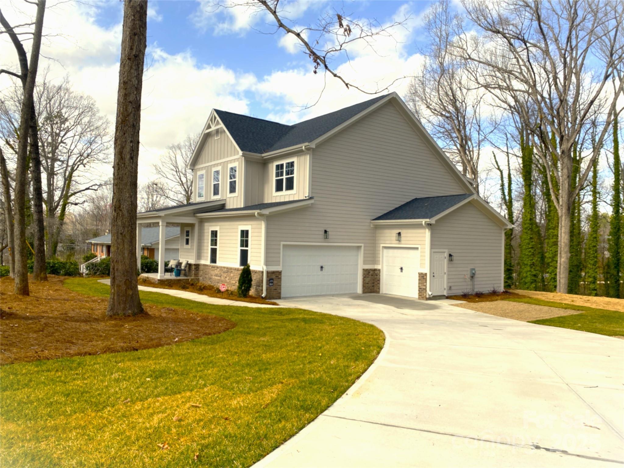 553 W Lowrance Avenue Property Photo