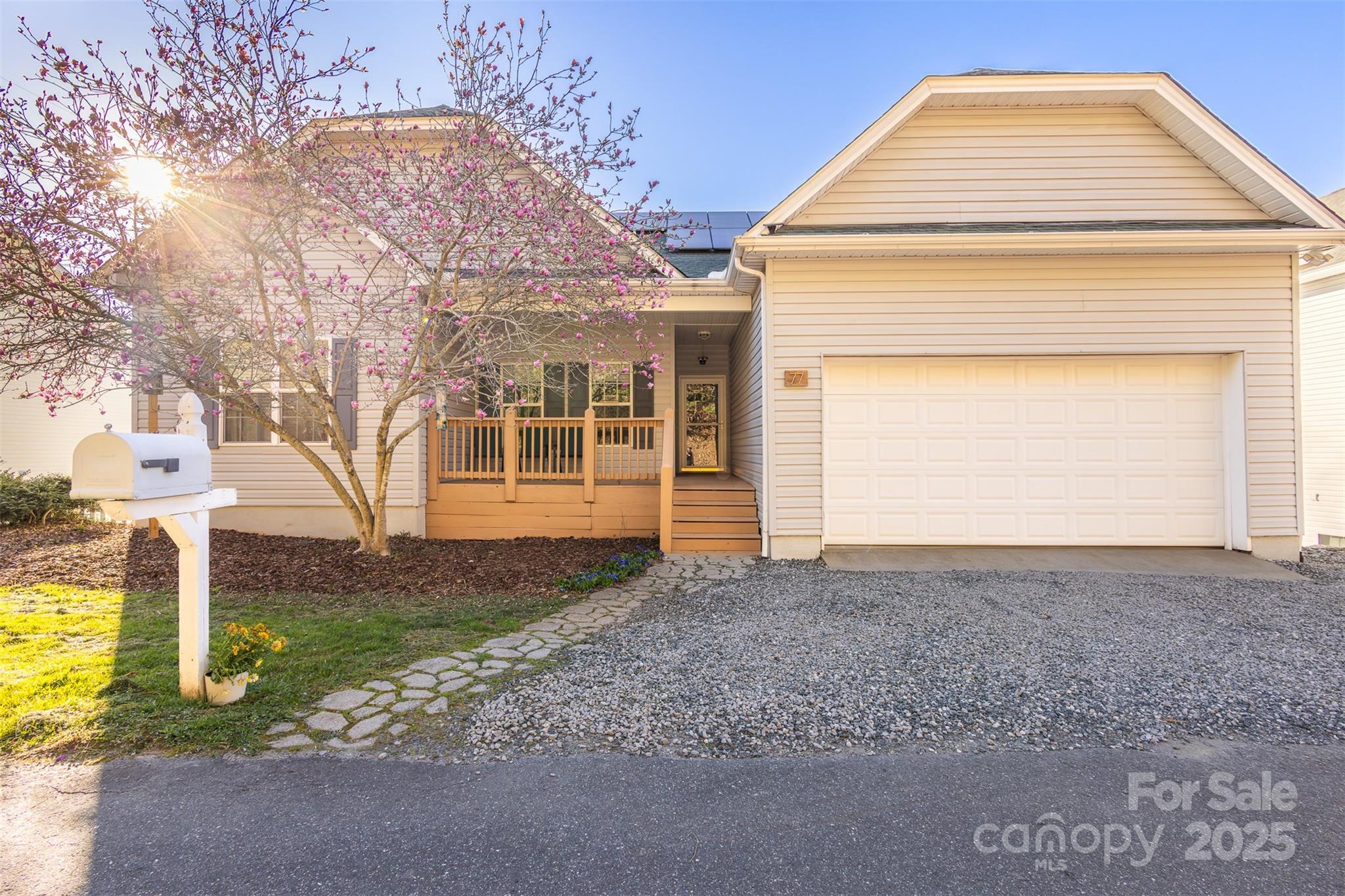 77 Stratford Place Property Photo