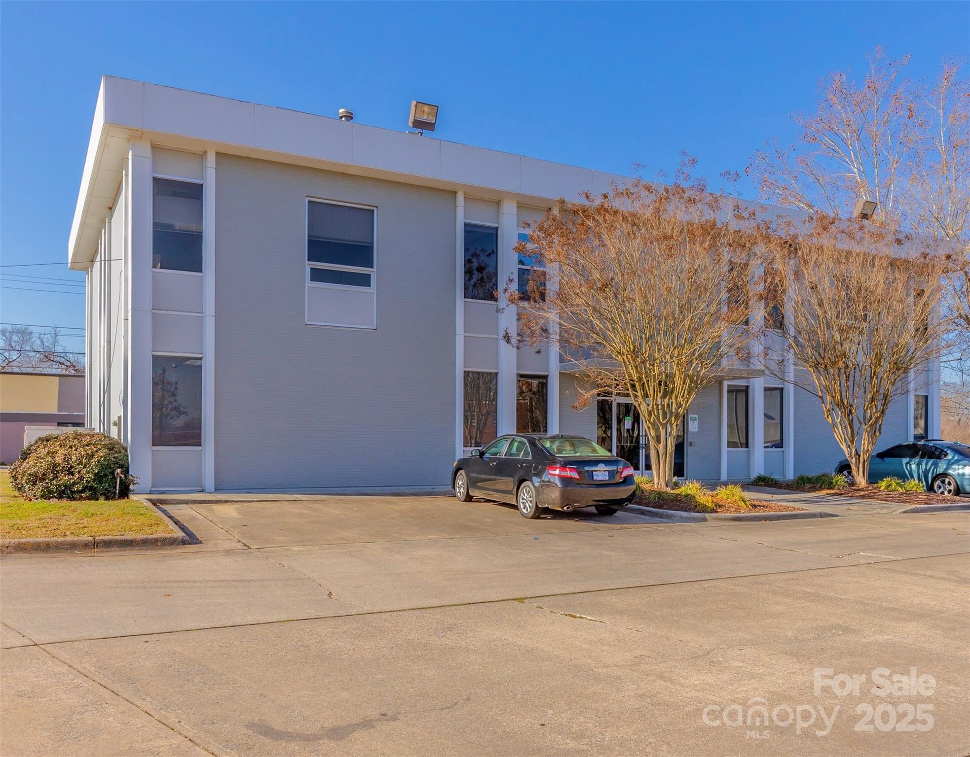 812 W Innes Street Property Photo 6