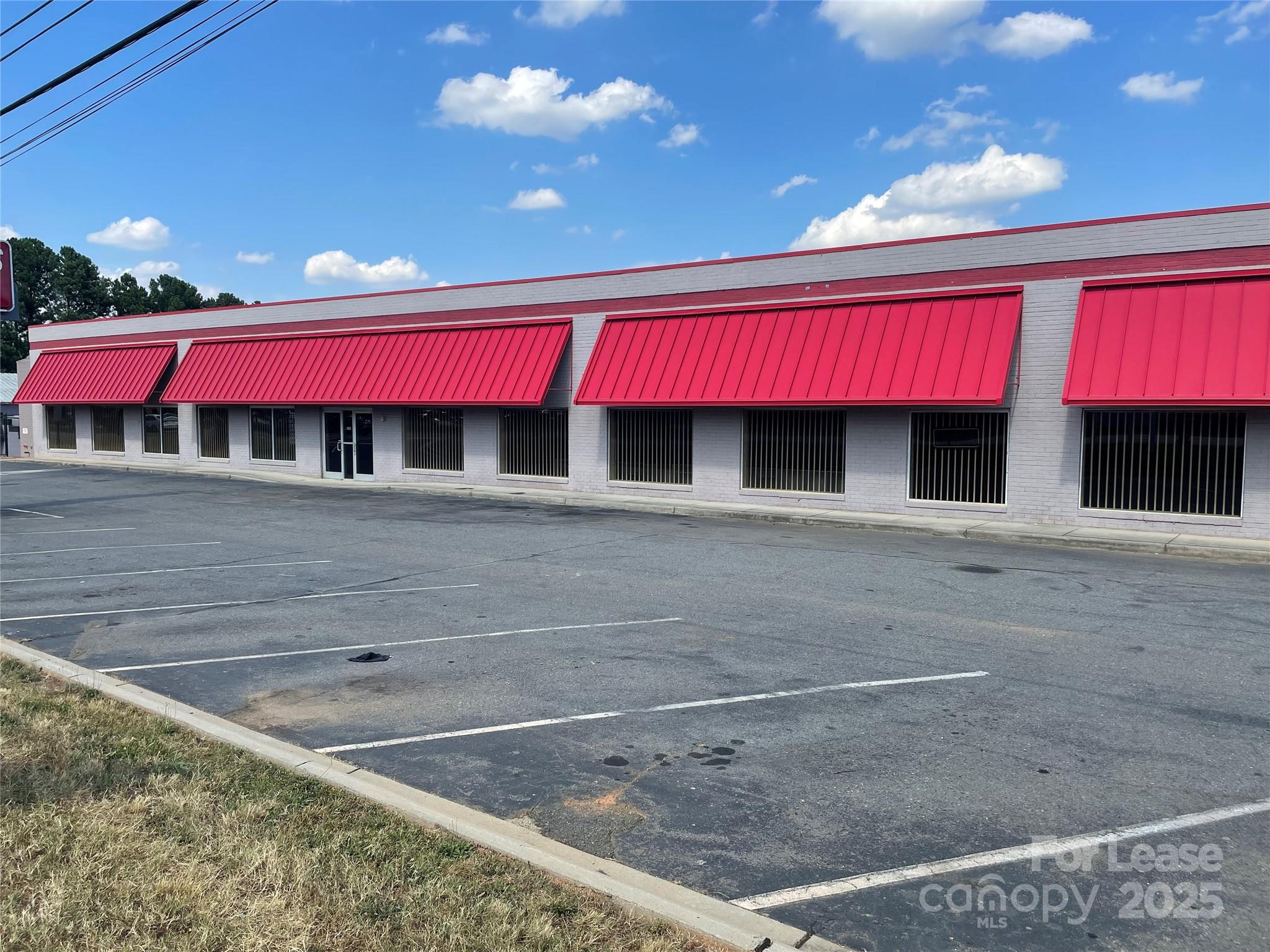 6600 N Tryon Street Property Photo 1