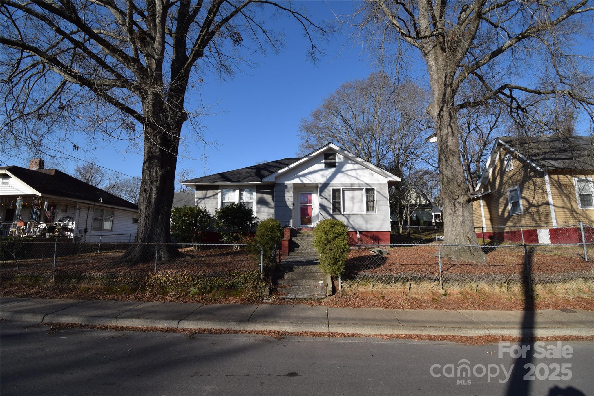 315 S Hill Street Property Photo
