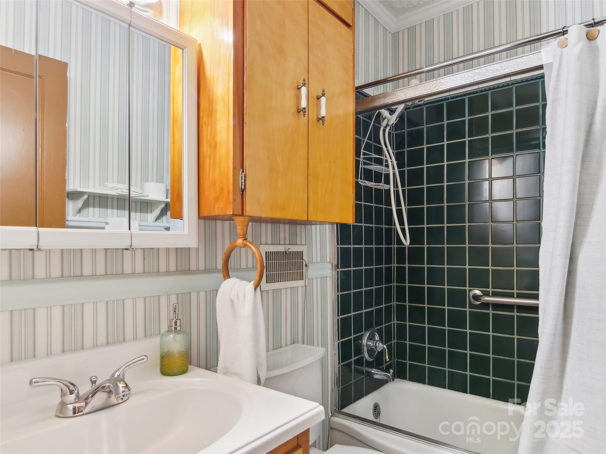 28 Kensington Drive Property Photo 15