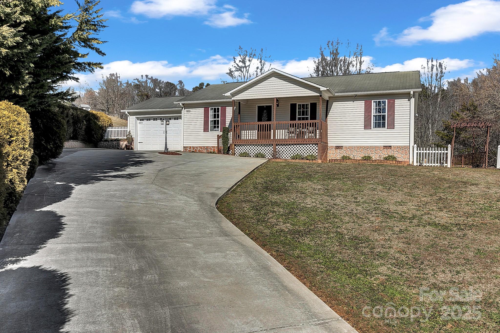 955 Old Leicester Highway Property Photo
