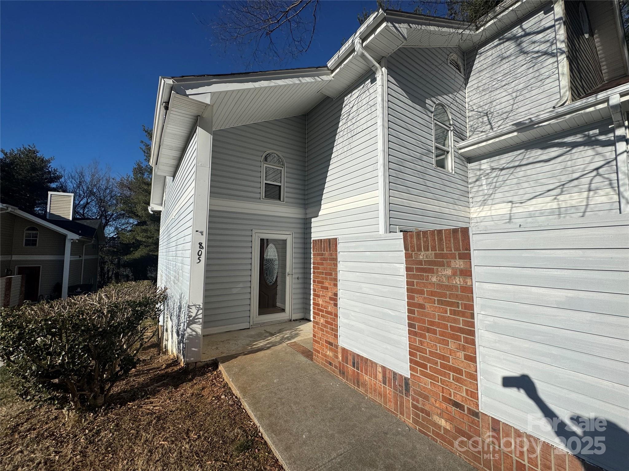 805 Salem Pointe Lane Property Photo