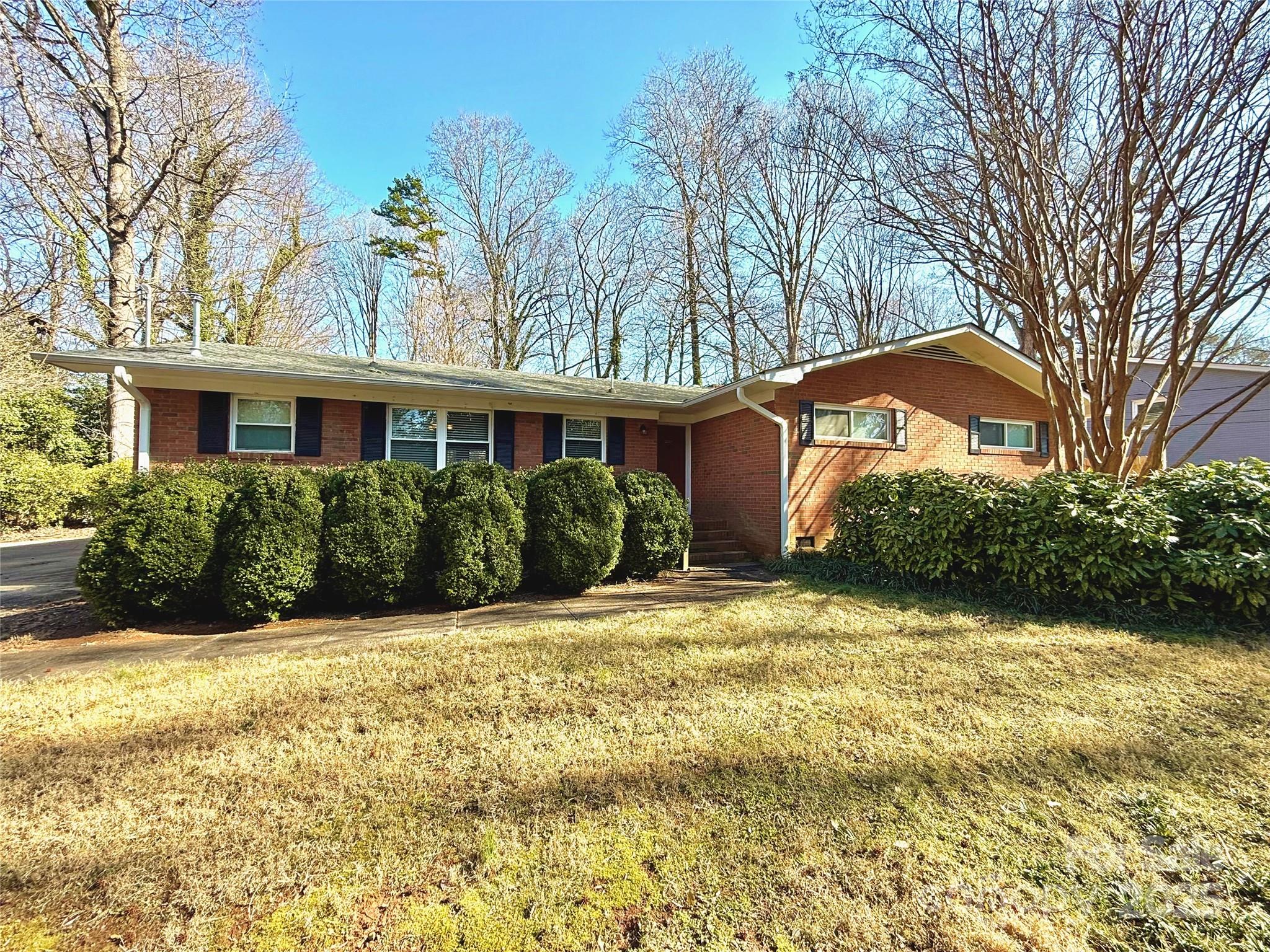 7124 Linda Lake Drive Property Photo