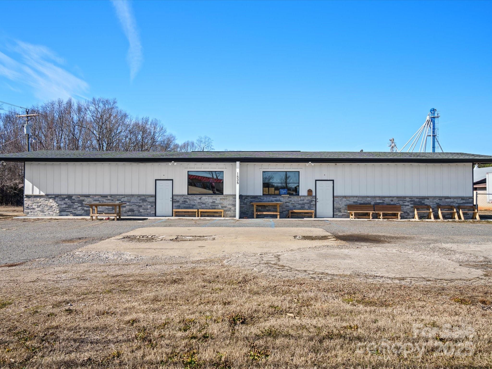 1535 Filbert Highway Property Photo 1