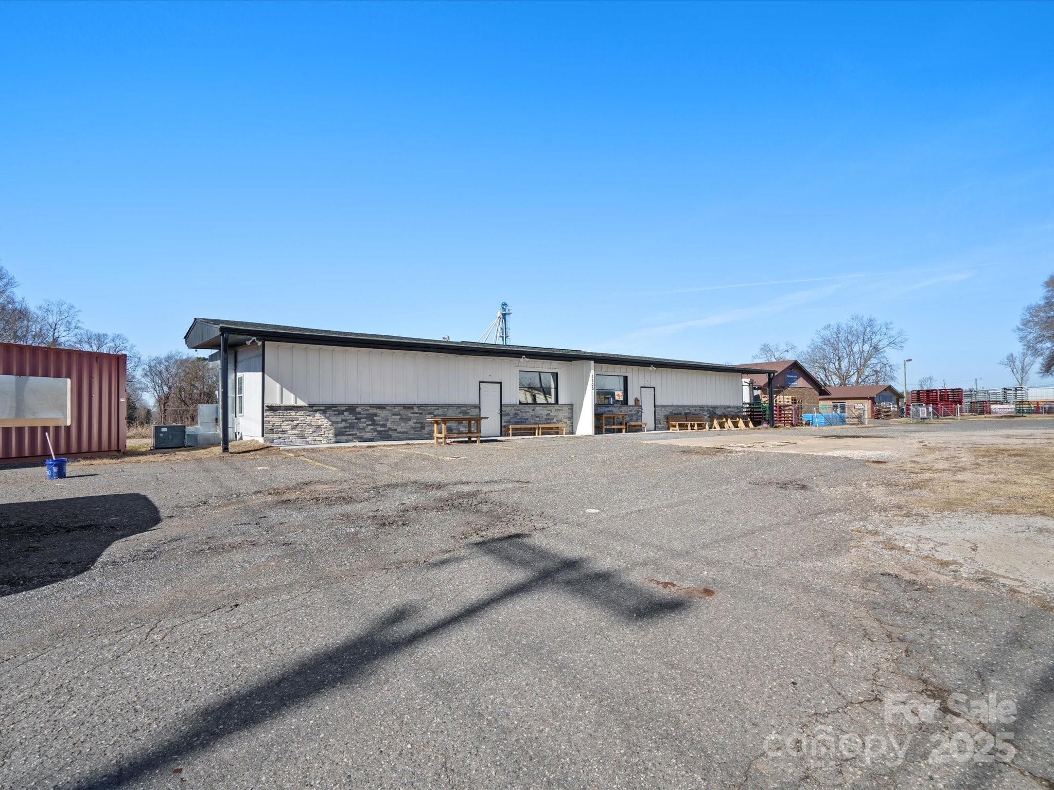 1535 Filbert Highway Property Photo 4