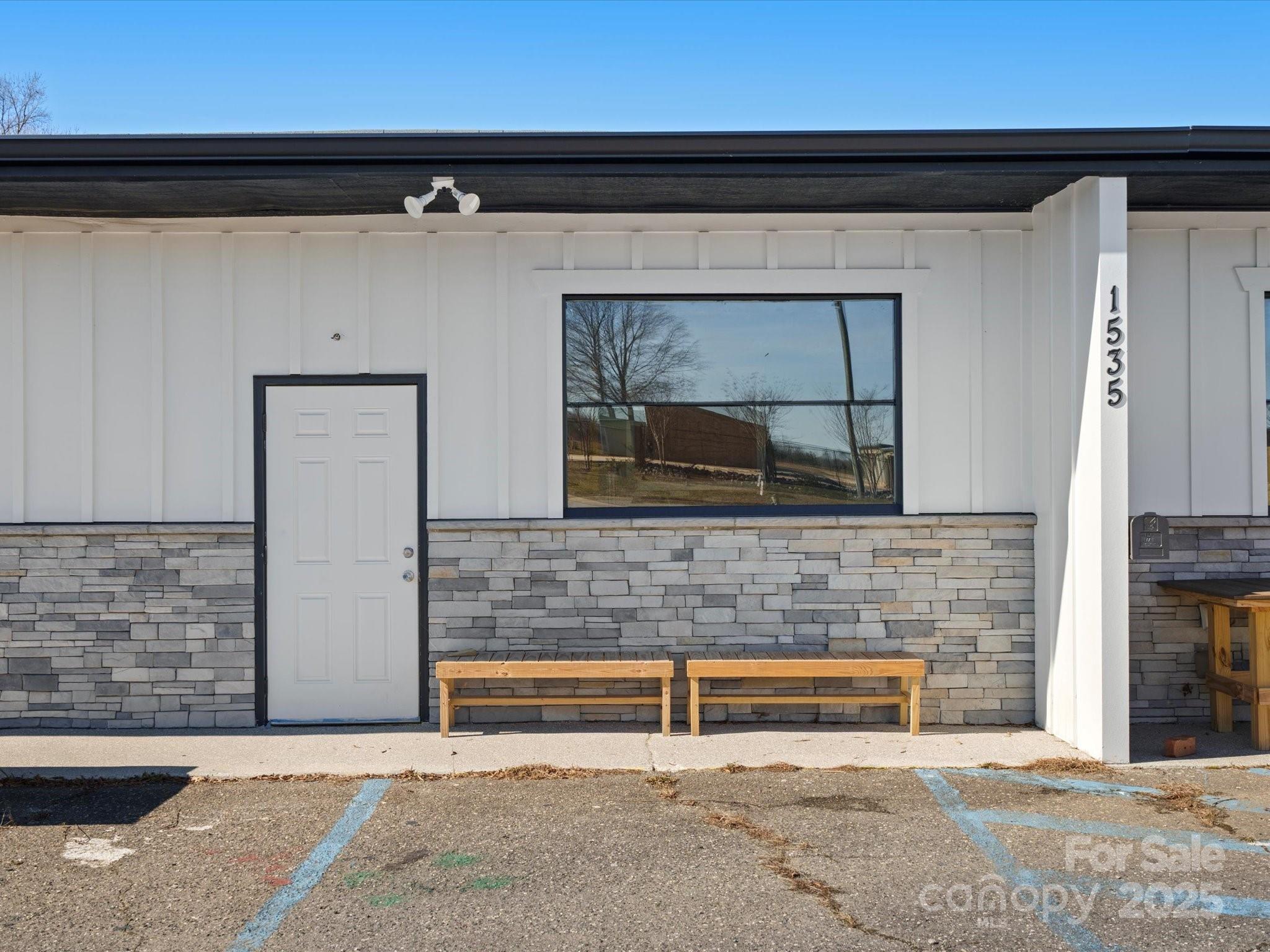 1535 Filbert Highway Property Photo 6