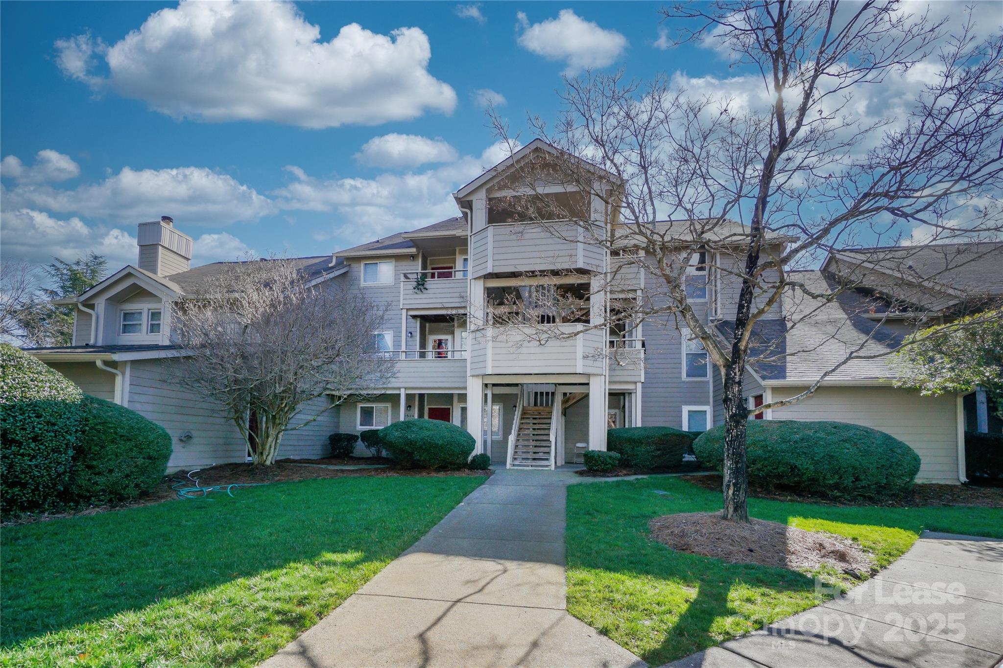 2524 Stradbrook Drive Property Photo