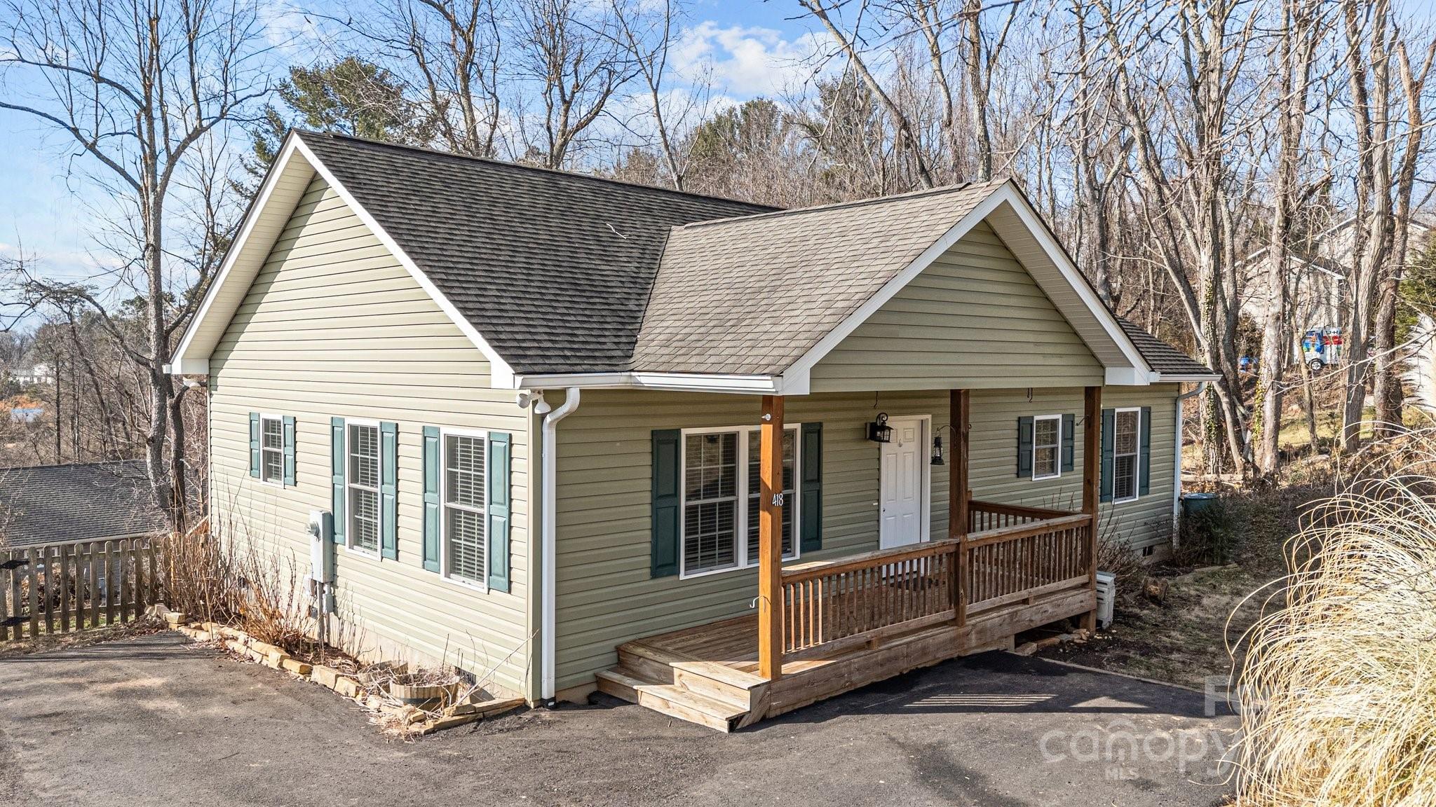 418 Deaverview Road Property Photo
