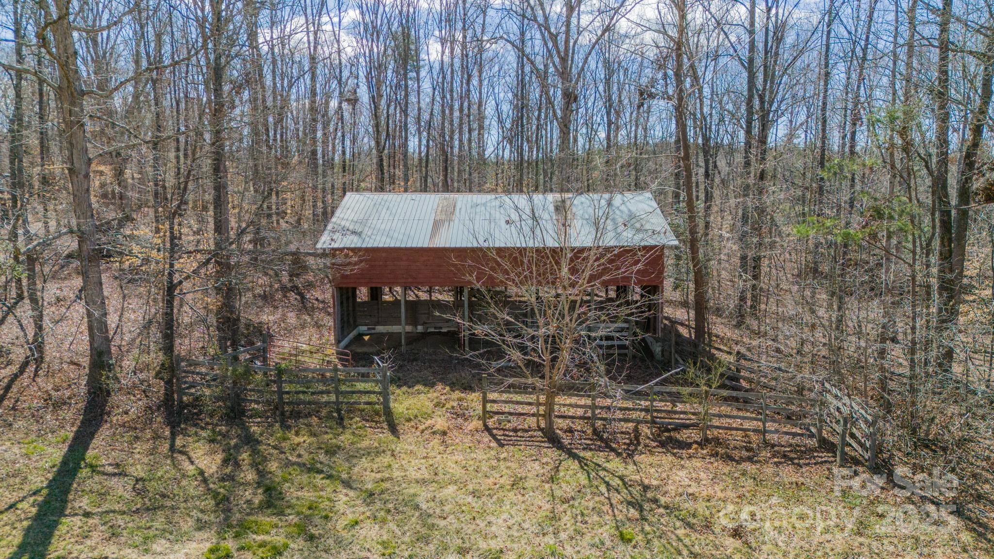 000 N Mountain Street Property Photo 3
